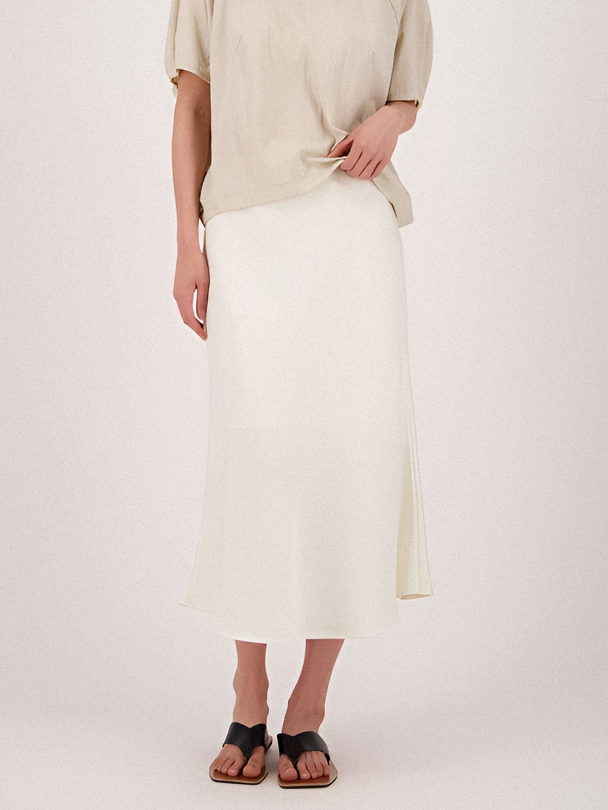 아쿠드(ACUD) Satin A-line Skirt _White