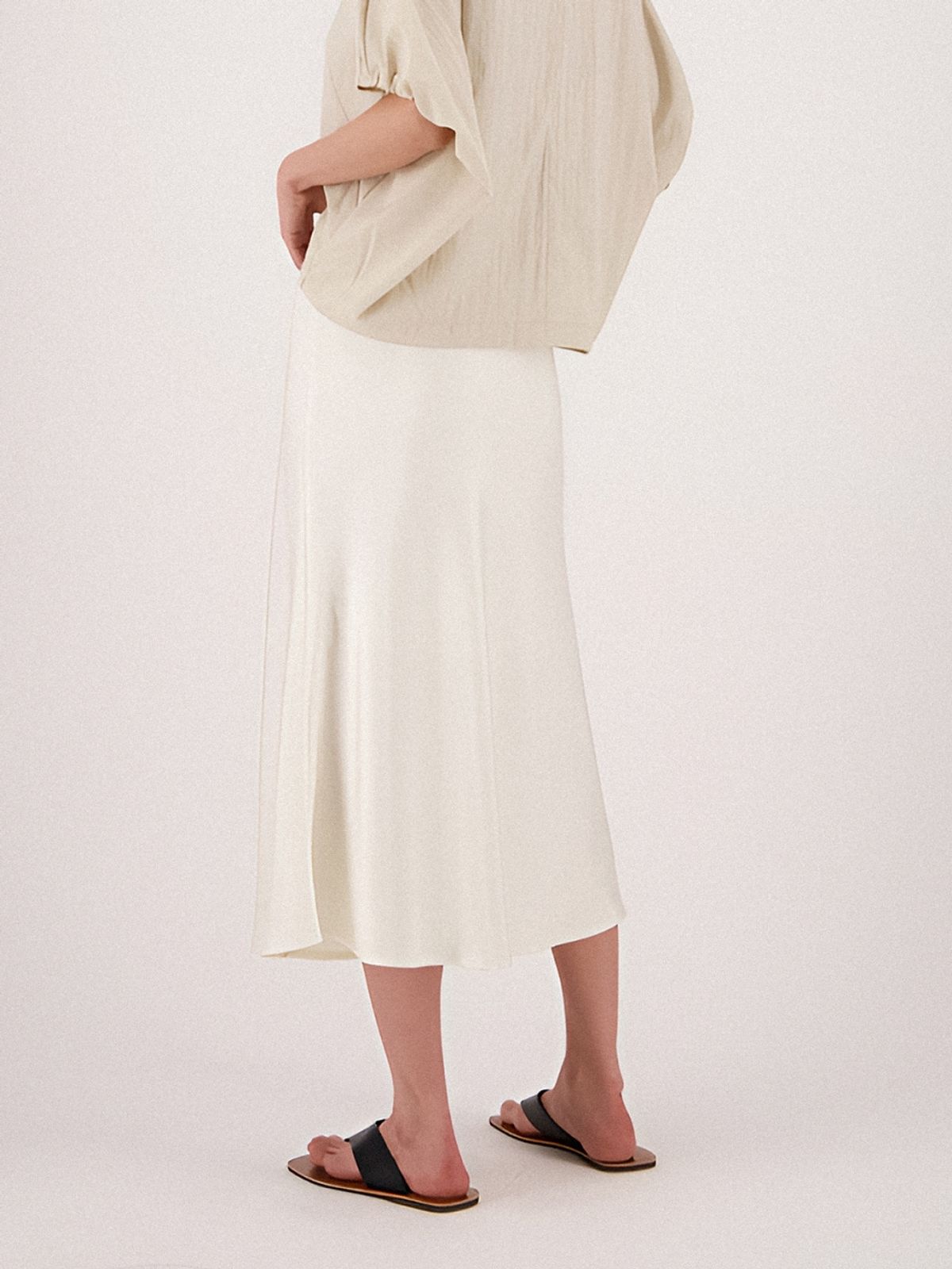 아쿠드(ACUD) Satin A-line Skirt _White