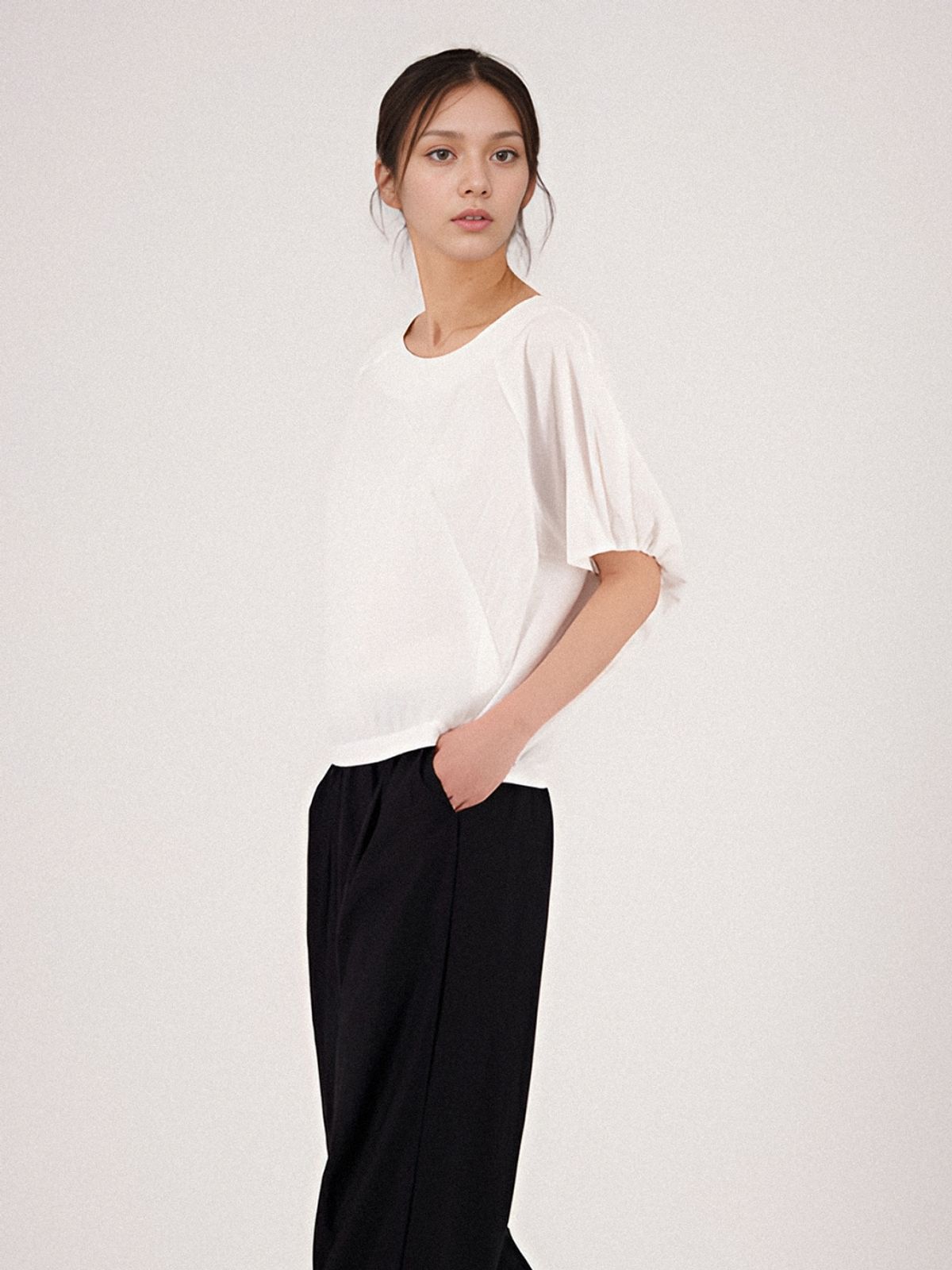 아쿠드(ACUD) Round Neck Raglan Blouse _White