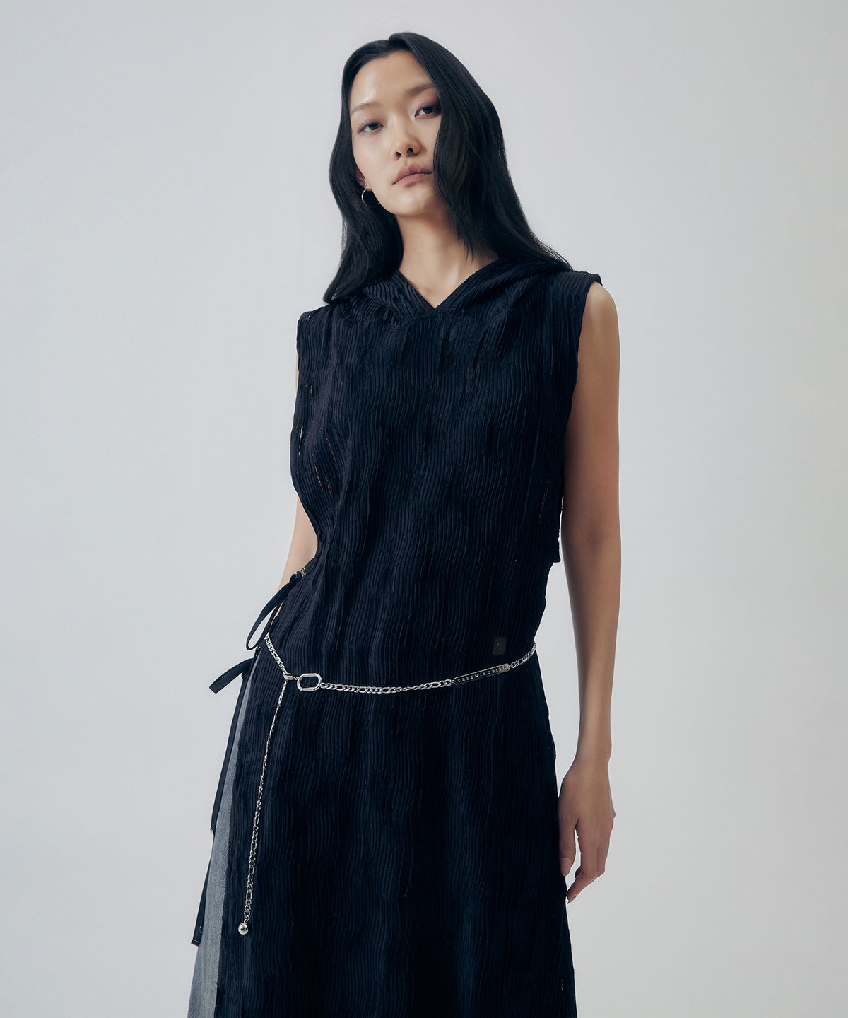 트리밍버드(TREEMINGBIRD) Pleated Cover-up Dress [ Black ]