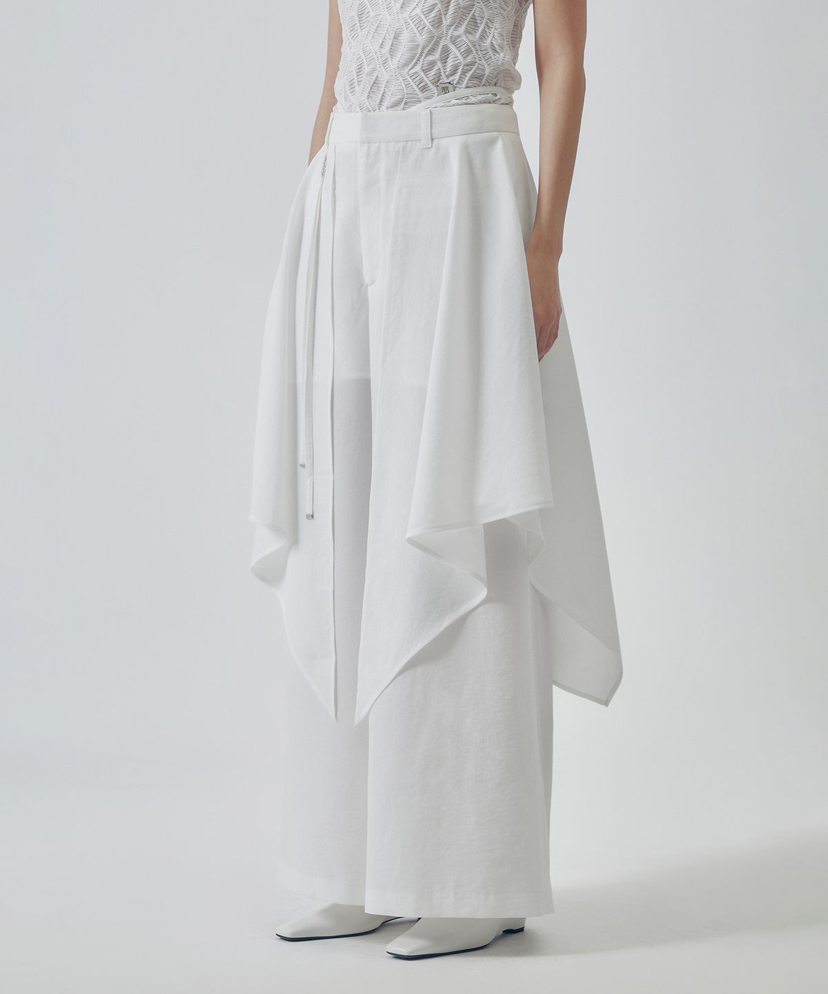 트리밍버드(TREEMINGBIRD) Layered Drape Strap Trouser [ White ]