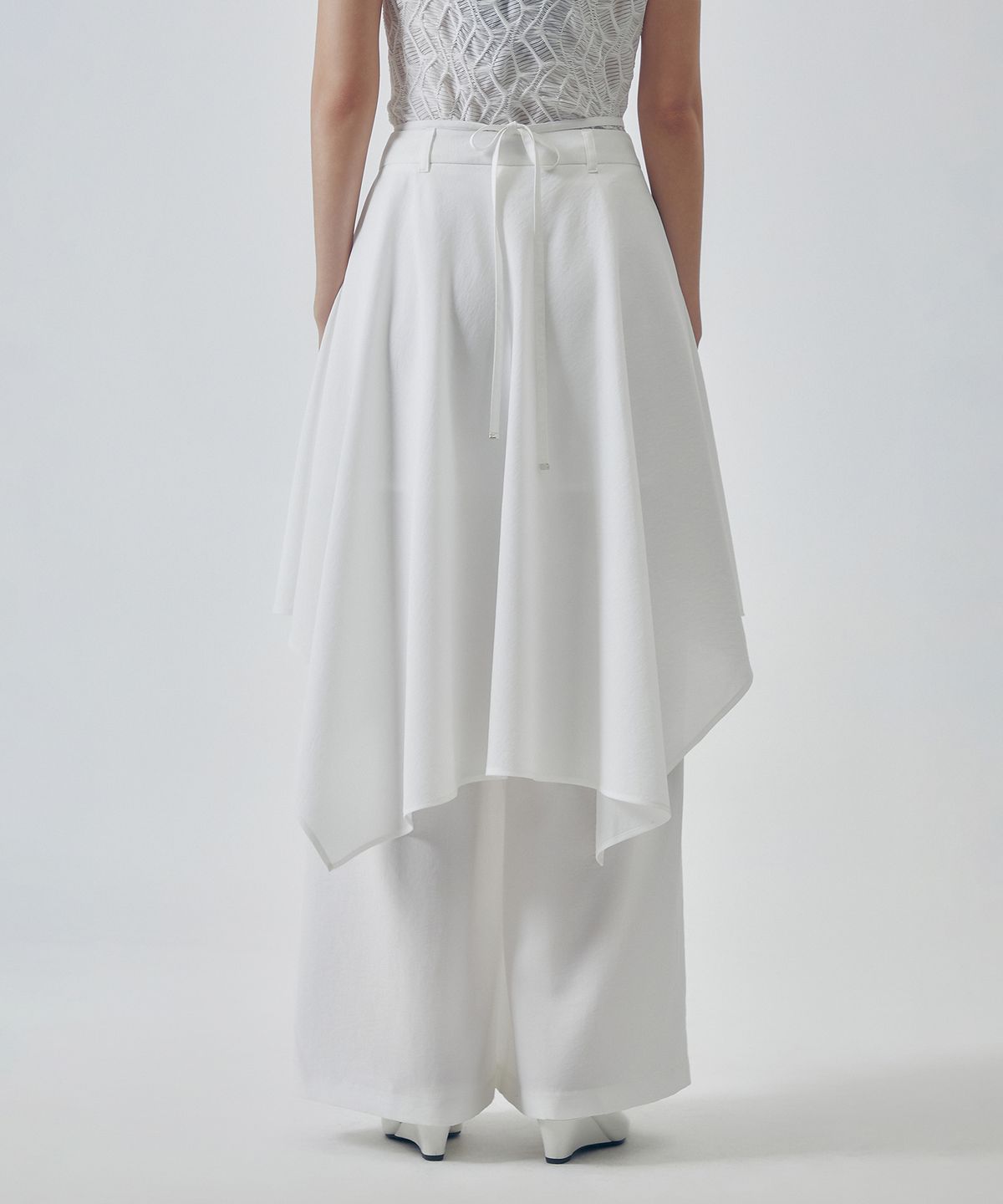 트리밍버드(TREEMINGBIRD) Layered Drape Strap Trouser [ White ]