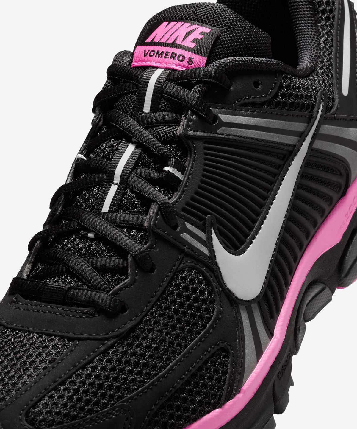 나이키(NIKE) 줌 보메로 5 M - 블랙:앤트러사이트:핑크 블라스트:메탈릭 플래티넘 / FB9149-004