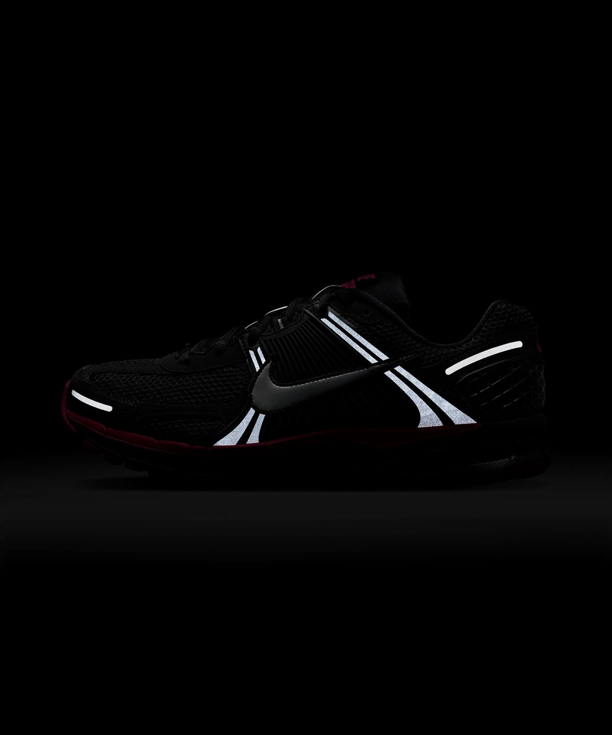 나이키(NIKE) 줌 보메로 5 M - 블랙:앤트러사이트:핑크 블라스트:메탈릭 플래티넘 / FB9149-004