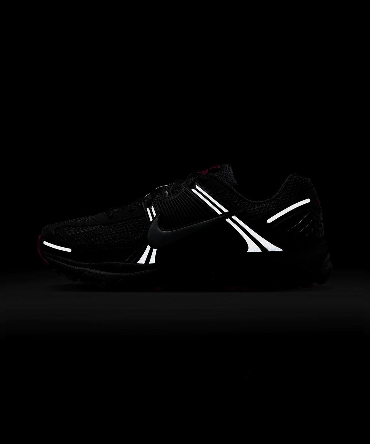 나이키(NIKE) 줌 보메로 5 M - 블랙:앤트러사이트:핑크 블라스트:메탈릭 플래티넘 / FB9149-004