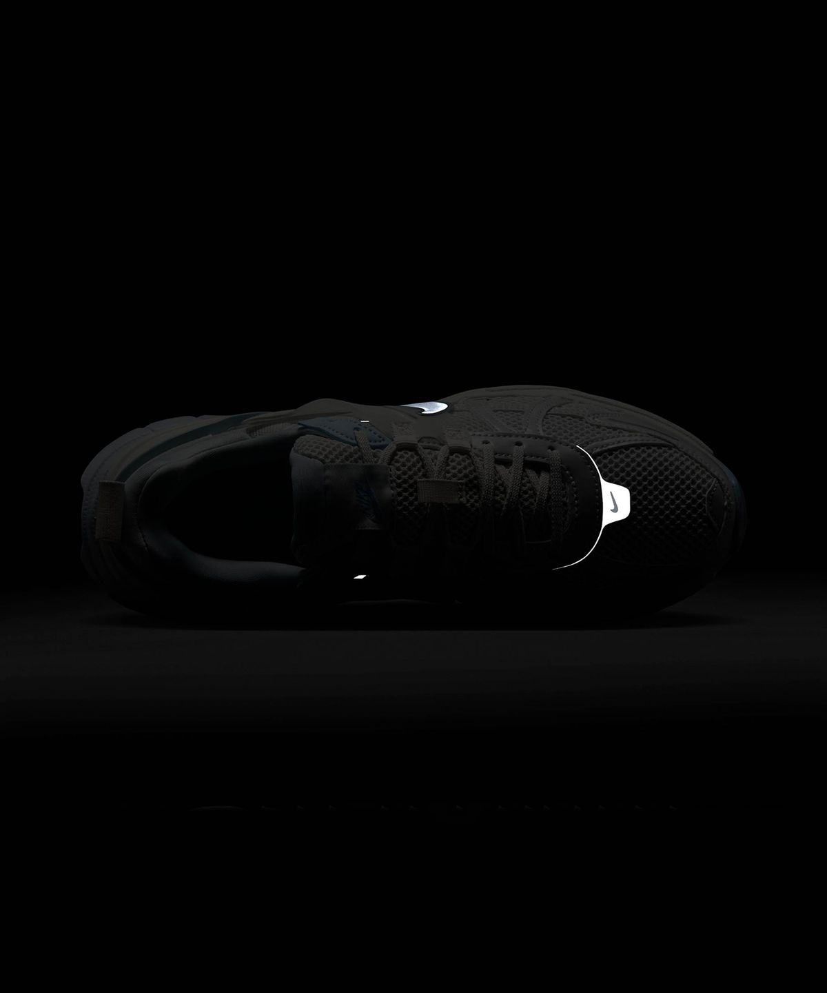 나이키(NIKE) V2K 런 W - 플래티넘 틴트:서밋 화이트:라이트 스모크 그레이 / FD0736-009