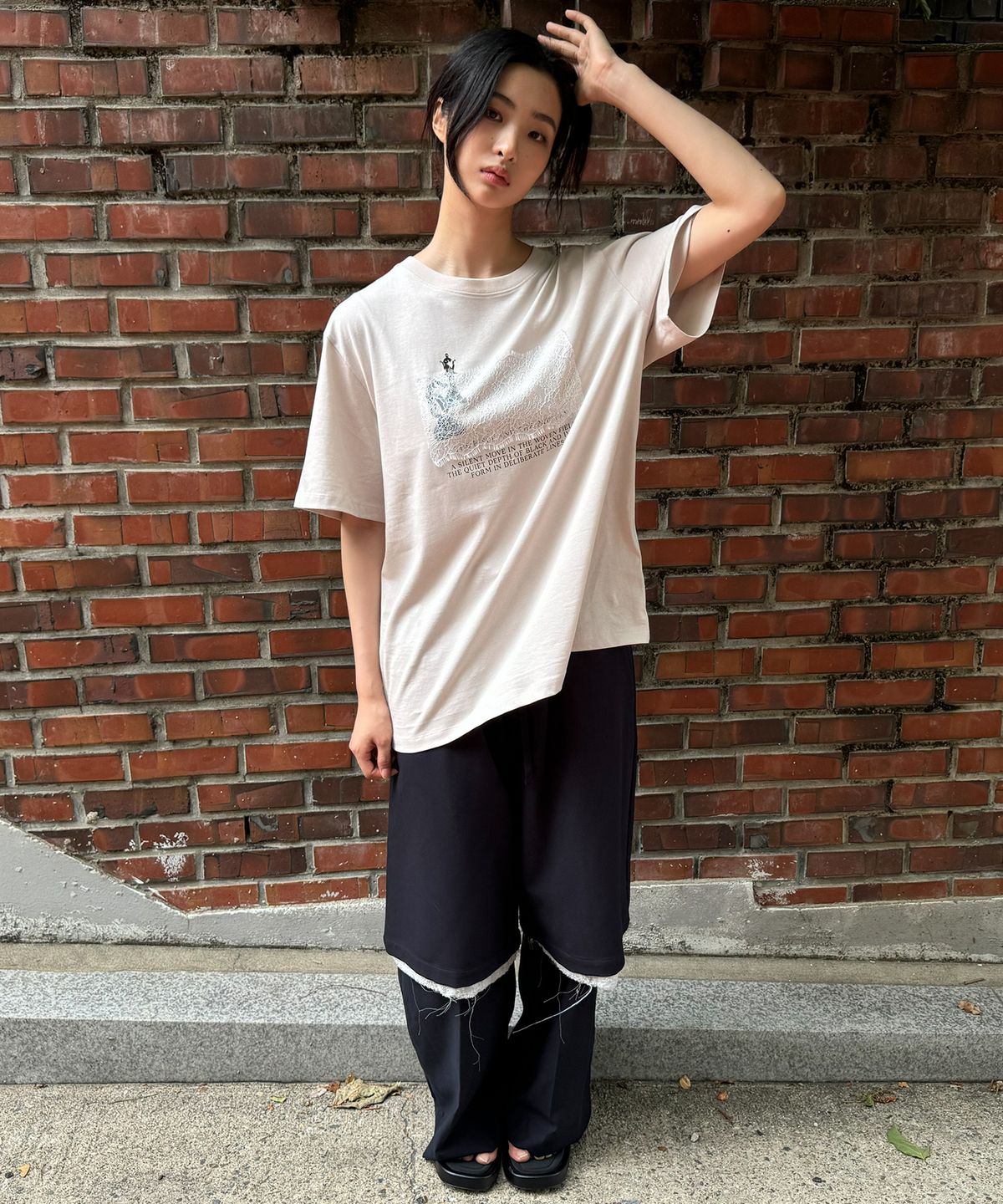 밀로 우먼(MILLO WOMEN) 컷오프 트리밍 버뮤다 쇼츠 [네이비]