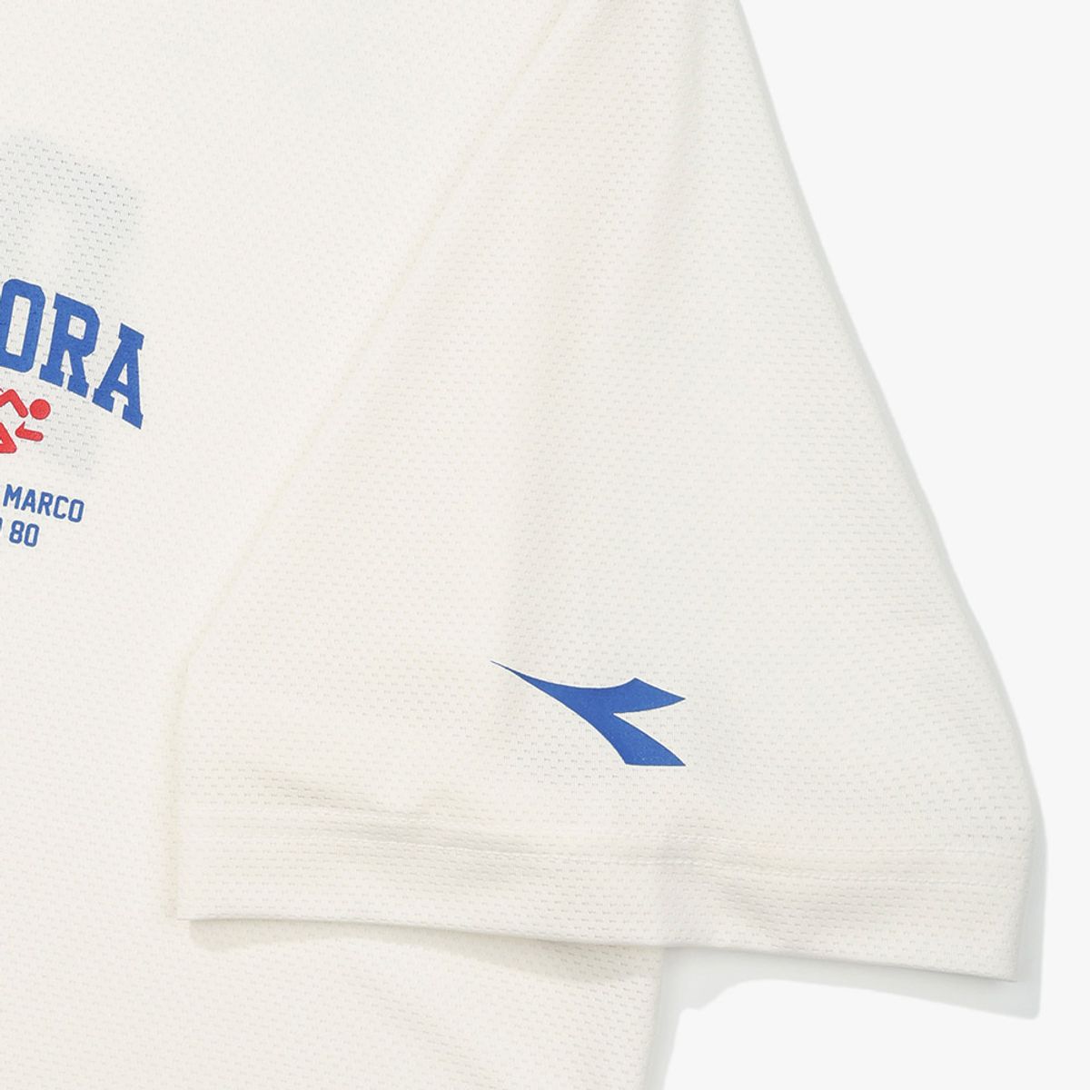 디아도라(diadora) 퍼포먼스 러닝 메쉬 반팔 티셔츠 OFF WHITE