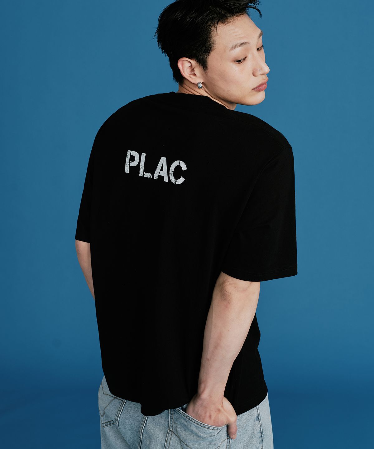 플랙(PLAC) 크랙 로고 반팔 티셔츠_2colors