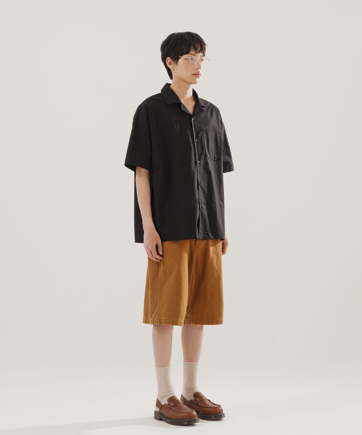 제멋(JEMUT) 오픈 카라 린넨 라이크 반팔셔츠 블랙 KJSS2622