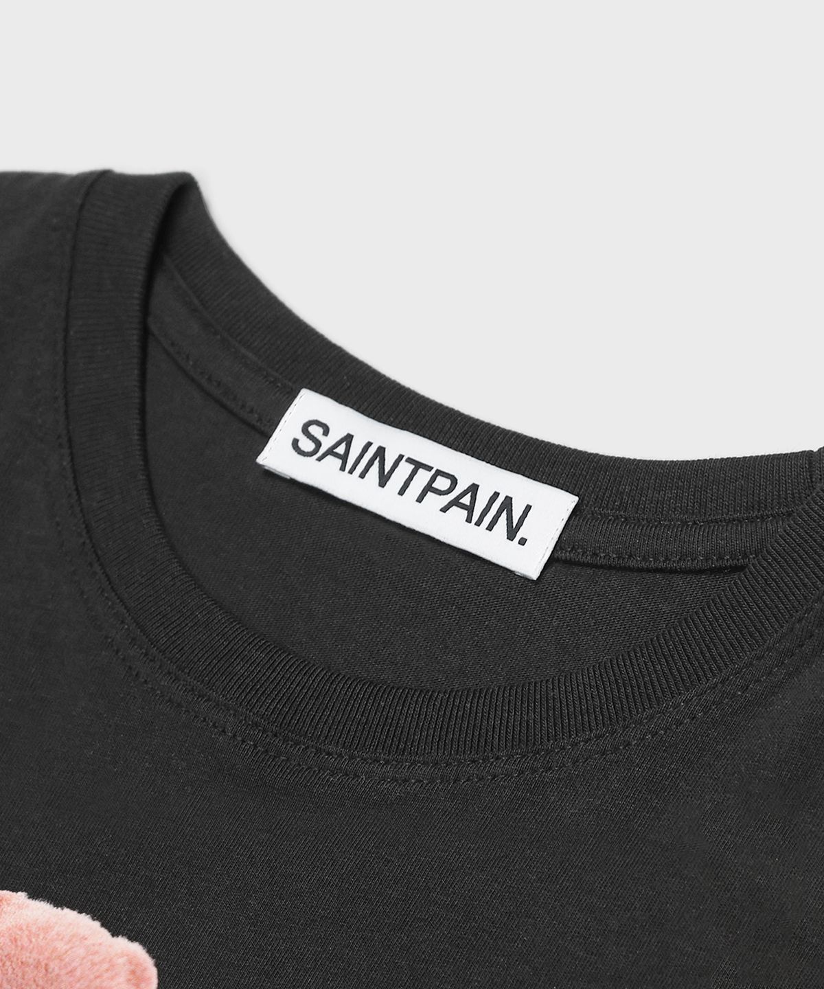 세인트페인(SAINTPAIN) SP 플러피 크롭 반팔티 블랙