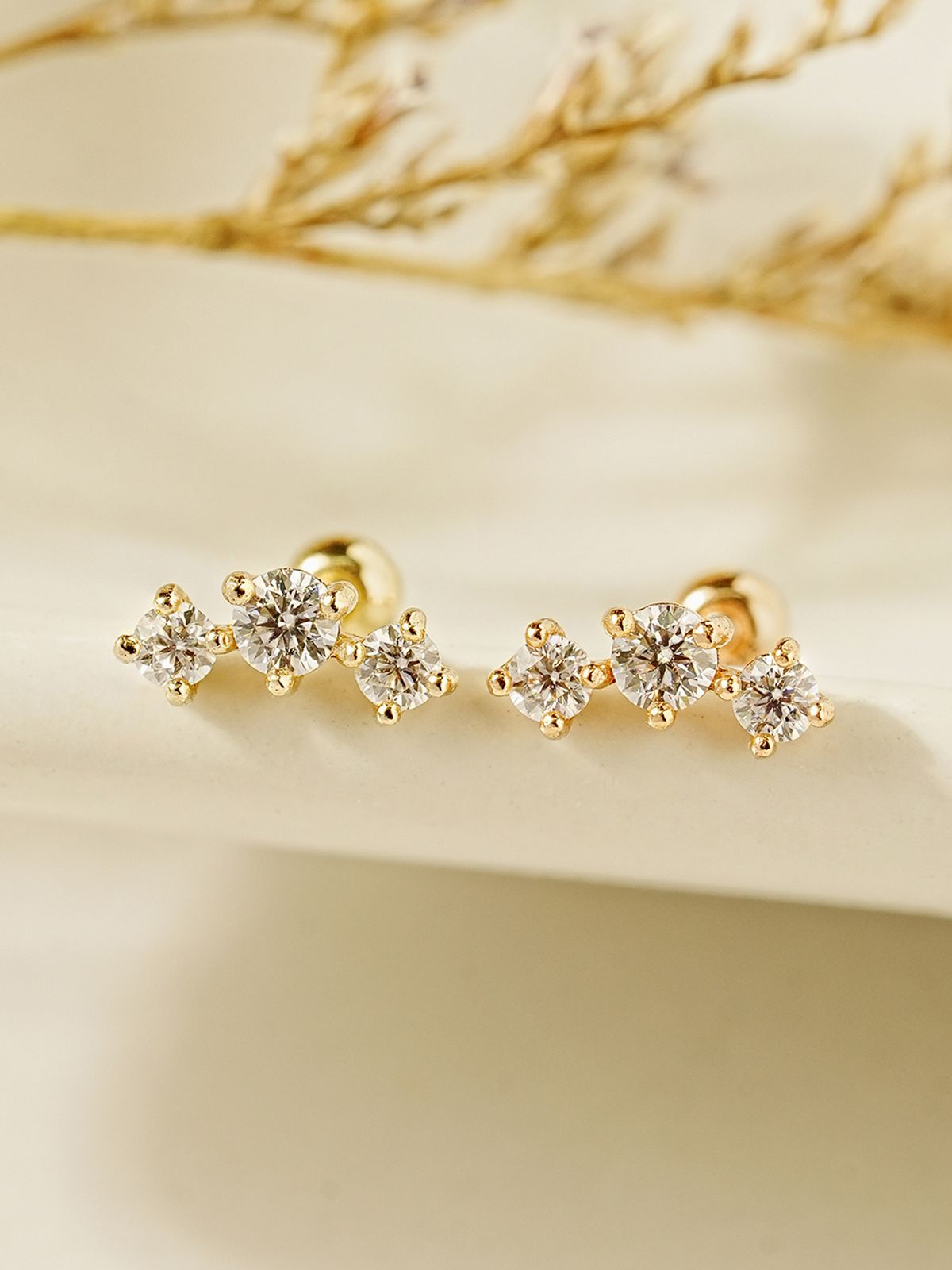 미니멀피어싱(MINIMALPIERCING) 14K 모이사나이트 다이아 트리플 크라운 피어싱 귀걸이