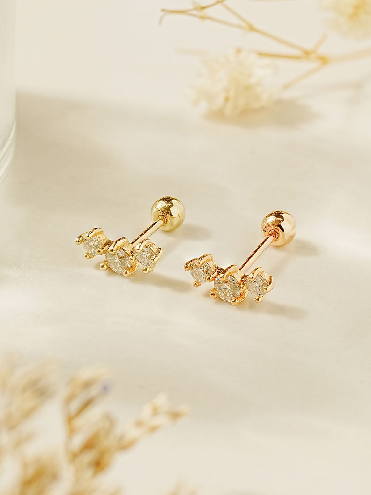 미니멀피어싱(MINIMALPIERCING) 14K 모이사나이트 다이아 트리플 크라운 피어싱 귀걸이