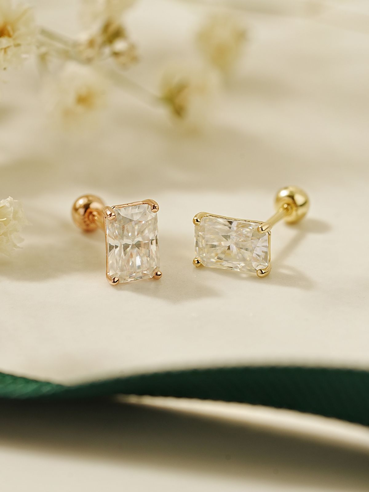 미니멀피어싱(MINIMALPIERCING) 14K 모이사나이트 다이아 롬브 피어싱 귀걸이