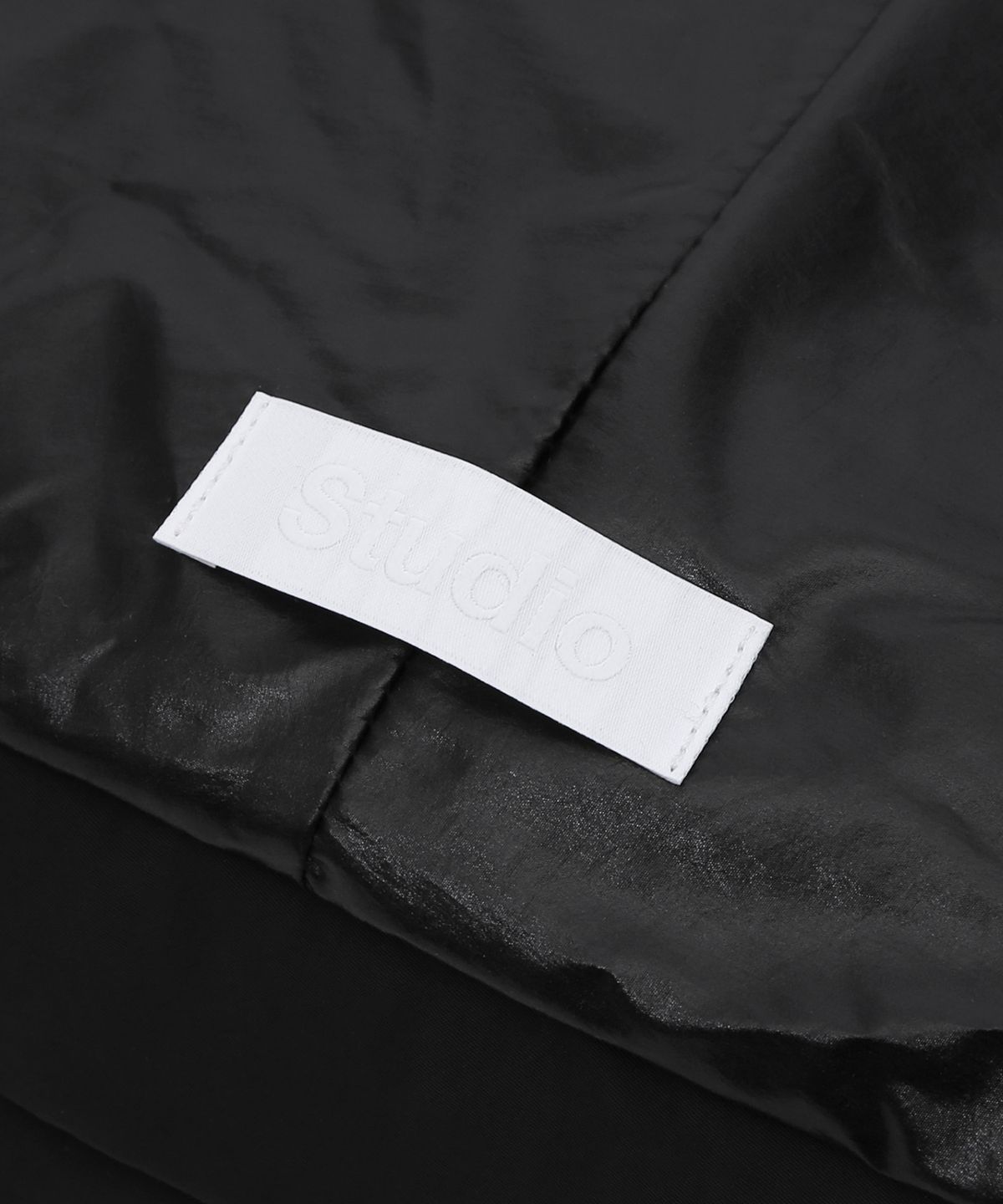 언더컨트롤 스튜디오(UNDERCONTROL STUDIO) 포켓 디테일 탈부착 스트랩 백팩 숄더백 여성 가방 2WAY LAYERED CABBAGE BAG / BLACK METAL LAYER