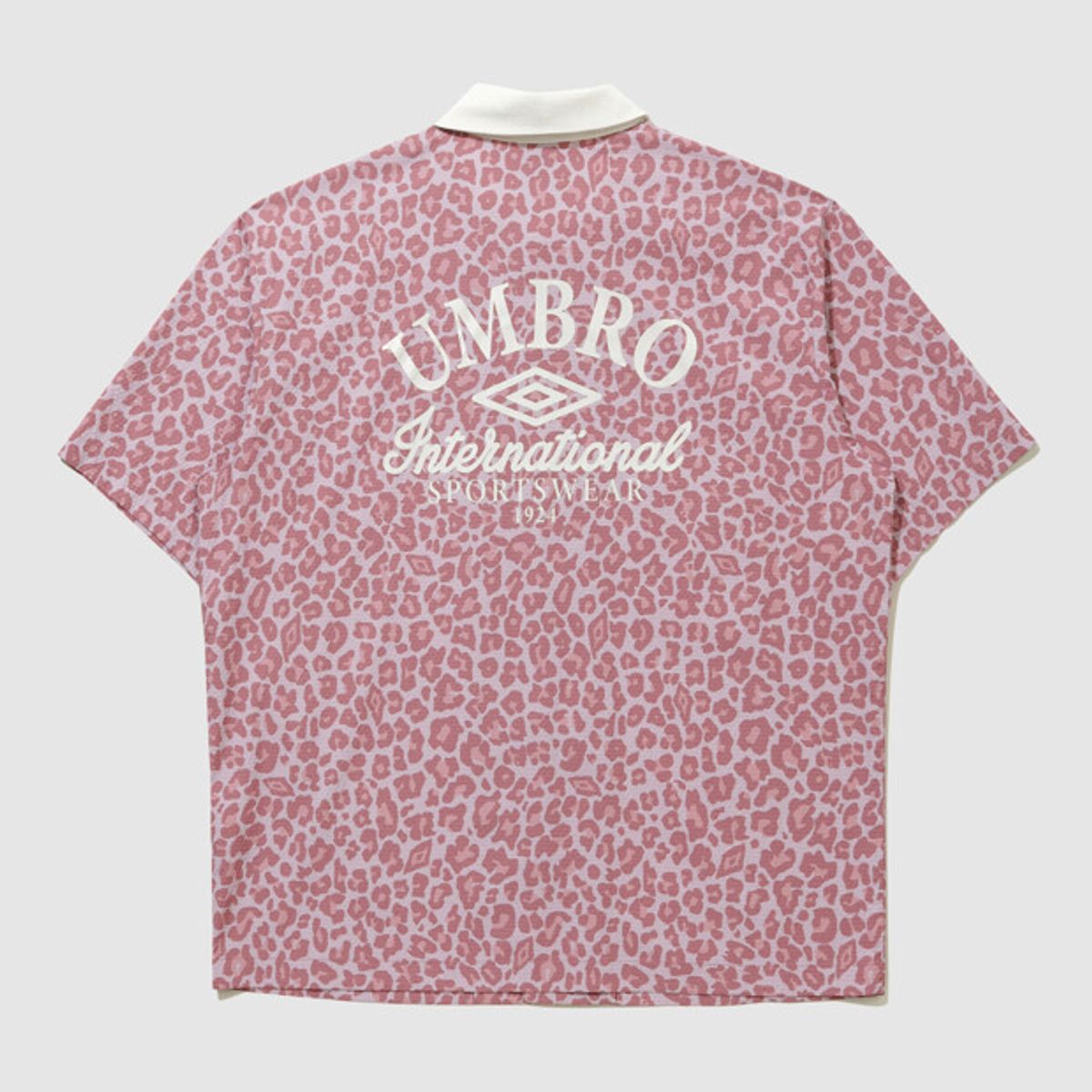 엄브로(UMBRO) 시어서커 반팔 셔츠 레오파드 레드(UQ221CJK65)