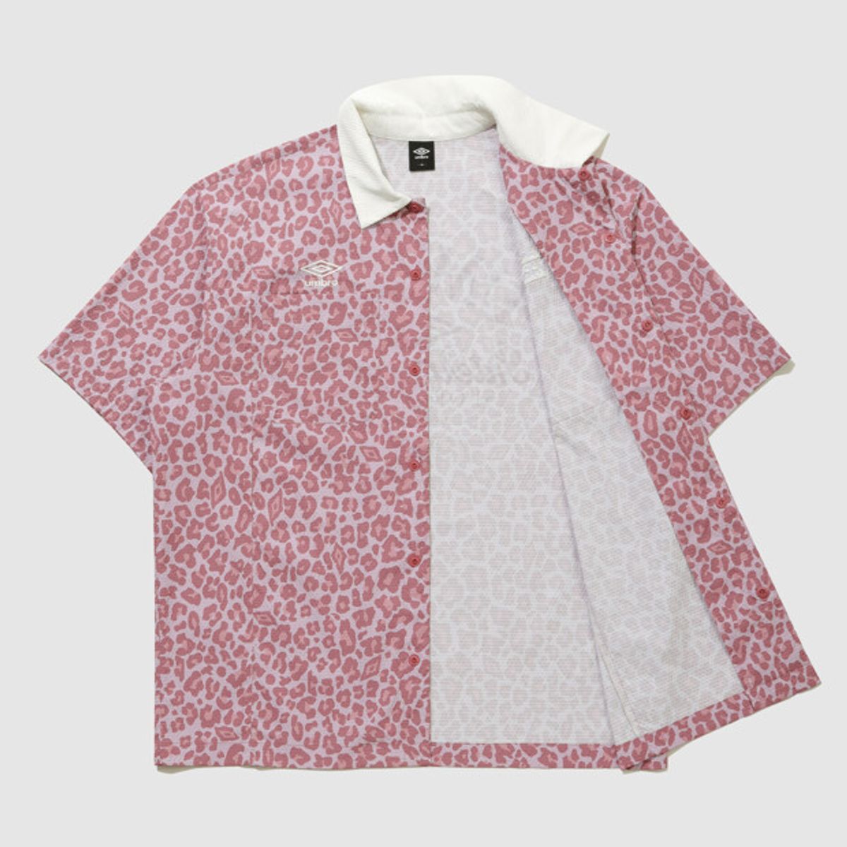 엄브로(UMBRO) 시어서커 반팔 셔츠 레오파드 레드(UQ221CJK65)