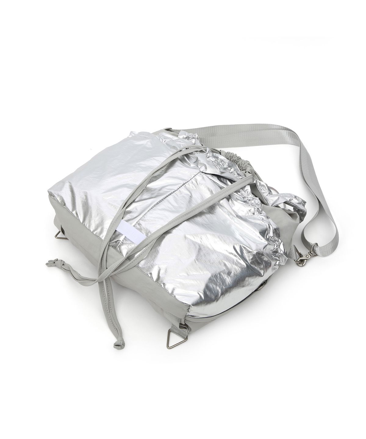 언더컨트롤 스튜디오(UNDERCONTROL STUDIO) 포켓 디테일 탈부착 스트랩 백팩 숄더백 여성 가방 2WAY LAYERED CABBAGE BAG / SILVER METAL LAYER