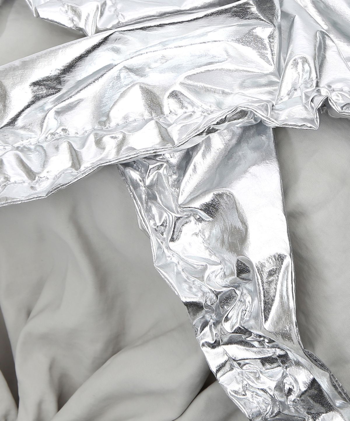 언더컨트롤 스튜디오(UNDERCONTROL STUDIO) 포켓 디테일 탈부착 스트랩 백팩 숄더백 여성 가방 2WAY LAYERED CABBAGE BAG / SILVER METAL LAYER