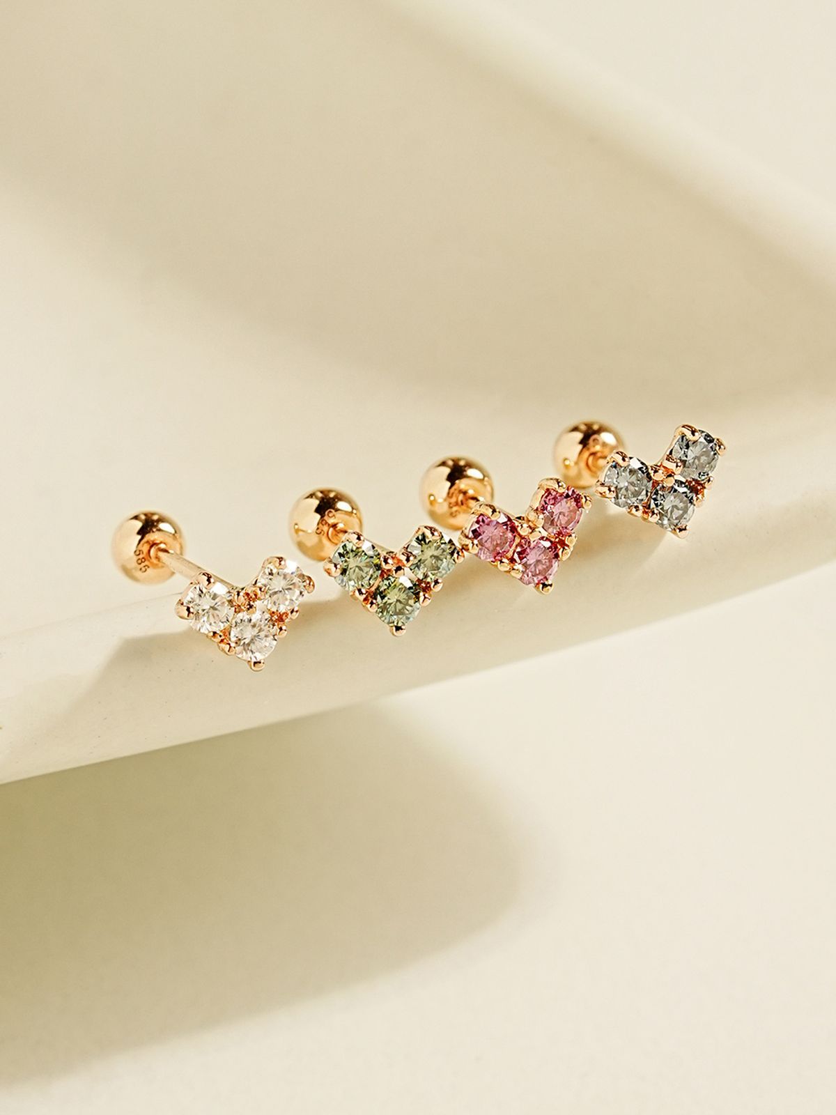 미니멀피어싱(MINIMALPIERCING) 14K 모이사나이트 다이아 블럭 하트 피어싱 귀걸이