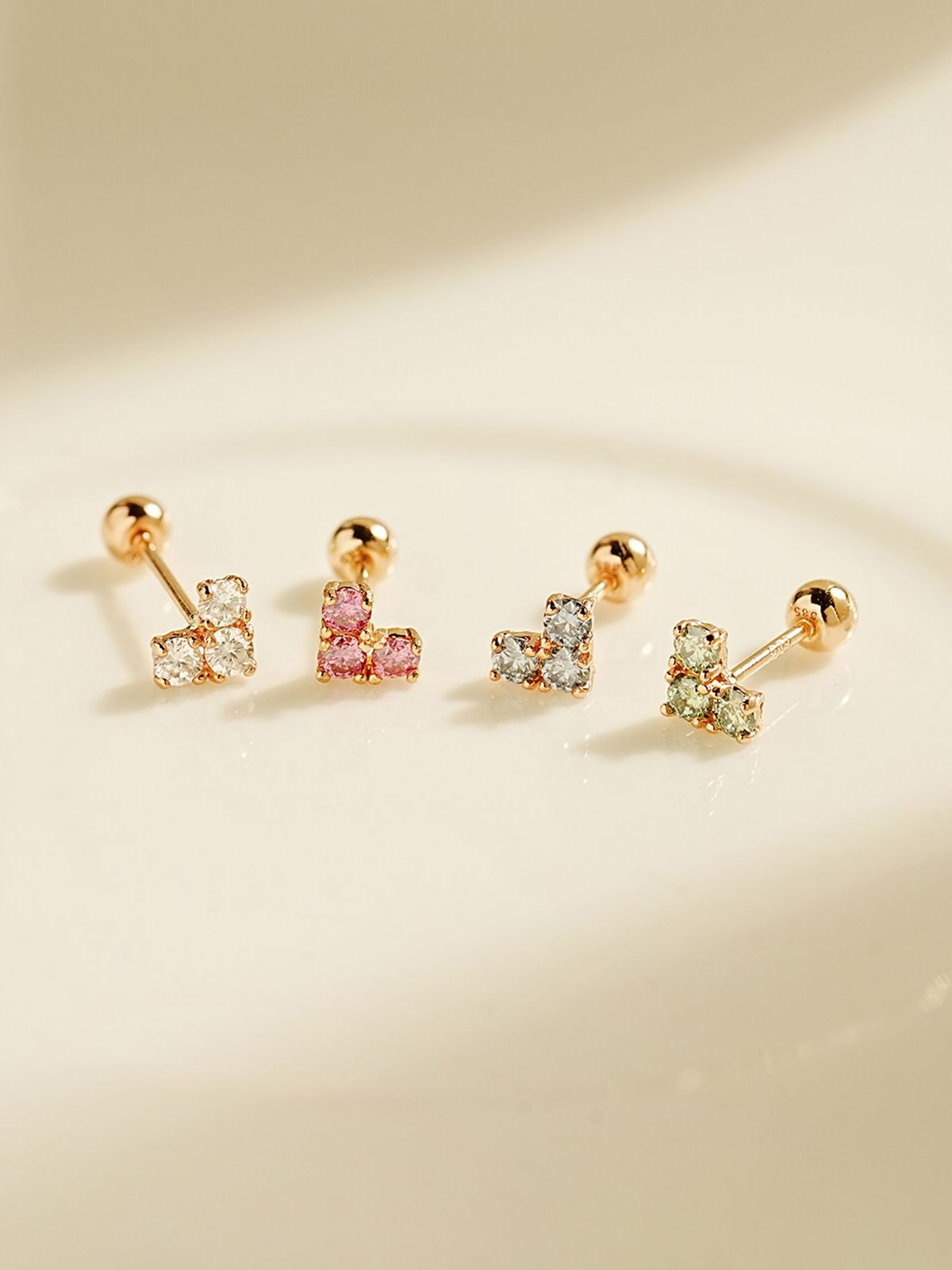 미니멀피어싱(MINIMALPIERCING) 14K 모이사나이트 다이아 블럭 하트 피어싱 귀걸이