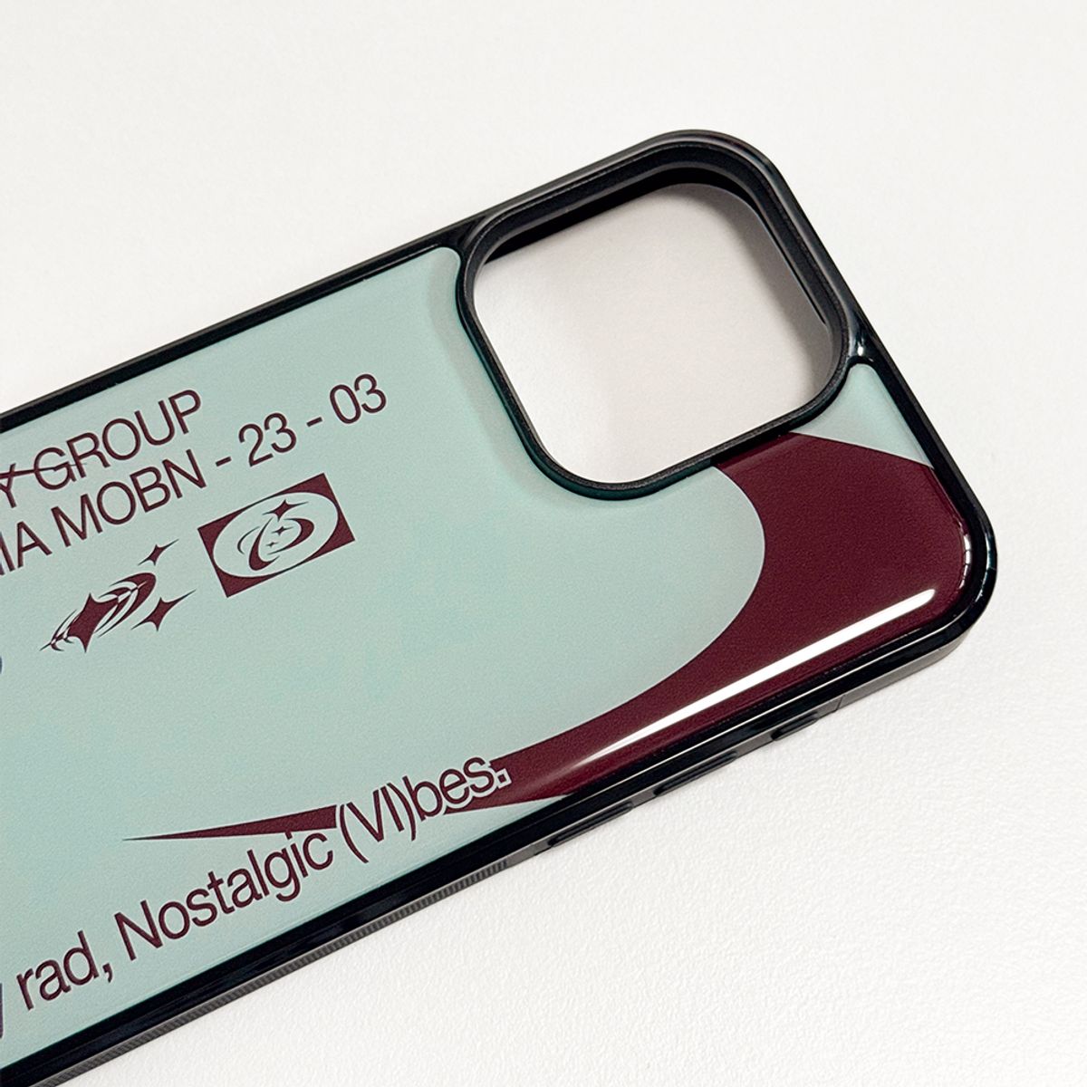 메모리즈바운더리(MEMORIESBOUNDARY) Dusty, Nostalgic Vibes Phone Case (PaleAqua/Burgundy)