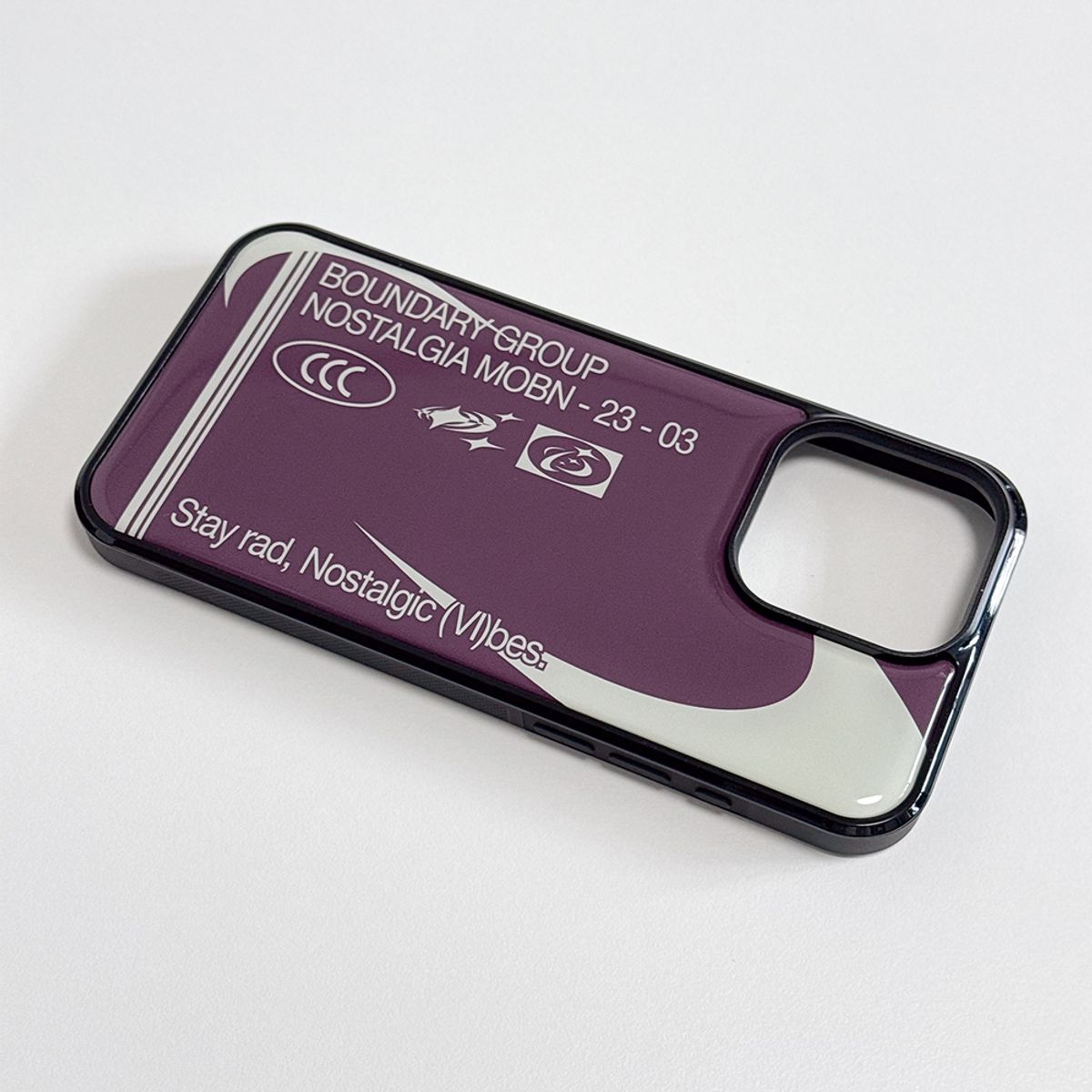 메모리즈바운더리(MEMORIESBOUNDARY) Dusty, Nostalgic Vibes Phone Case (DarkPlum/Ivory)