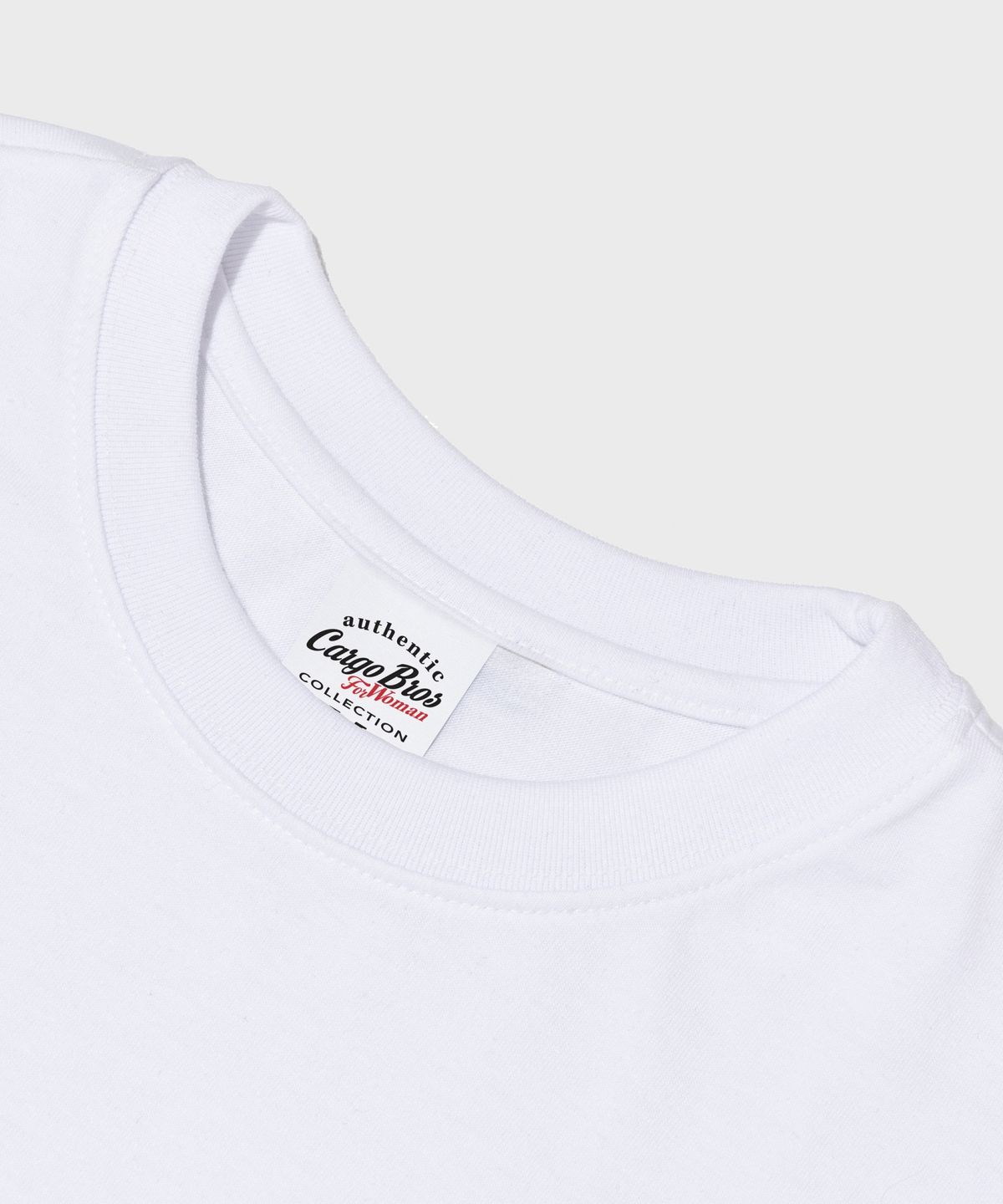 카고브로스 포 우먼(CARGOBROS FOR WOMAN) 스테이트 오브 메인 레터링 반팔 티셔츠 (화이트)