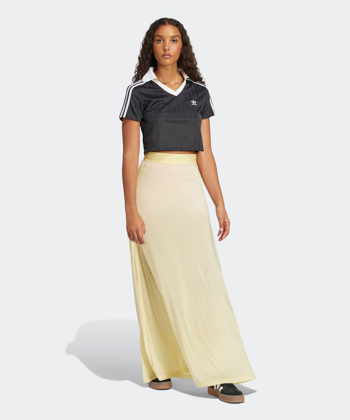 아디다스(ADIDAS) 풋볼 자카드 브이넥 크롭 폴로 셔츠 - 블랙 / JD2606