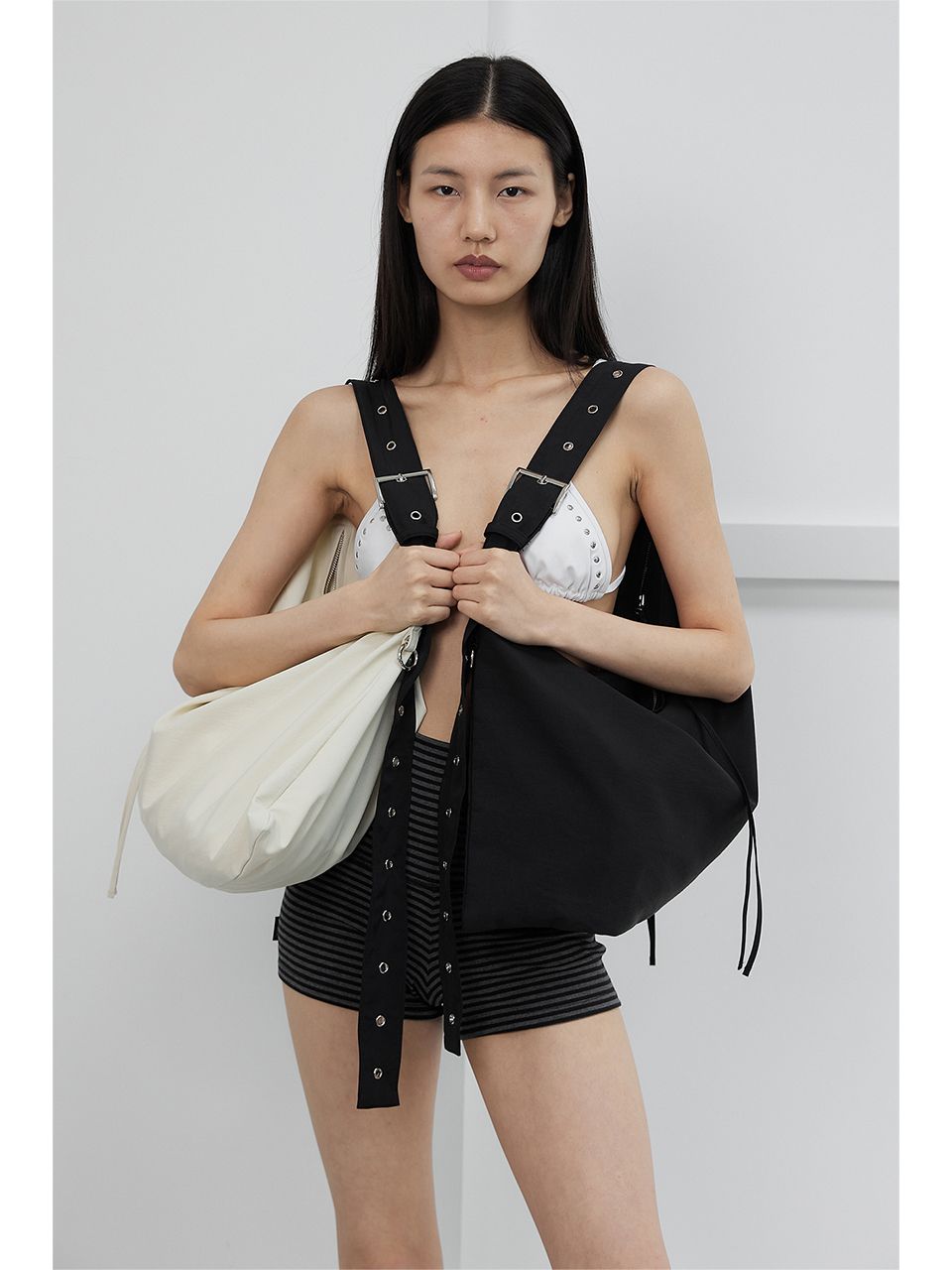 [CERRIC] EYELET SHOULDER BAG / 追跡付 MUSINSA | CERRIC EYELET SHOULDER BAG / CREAM