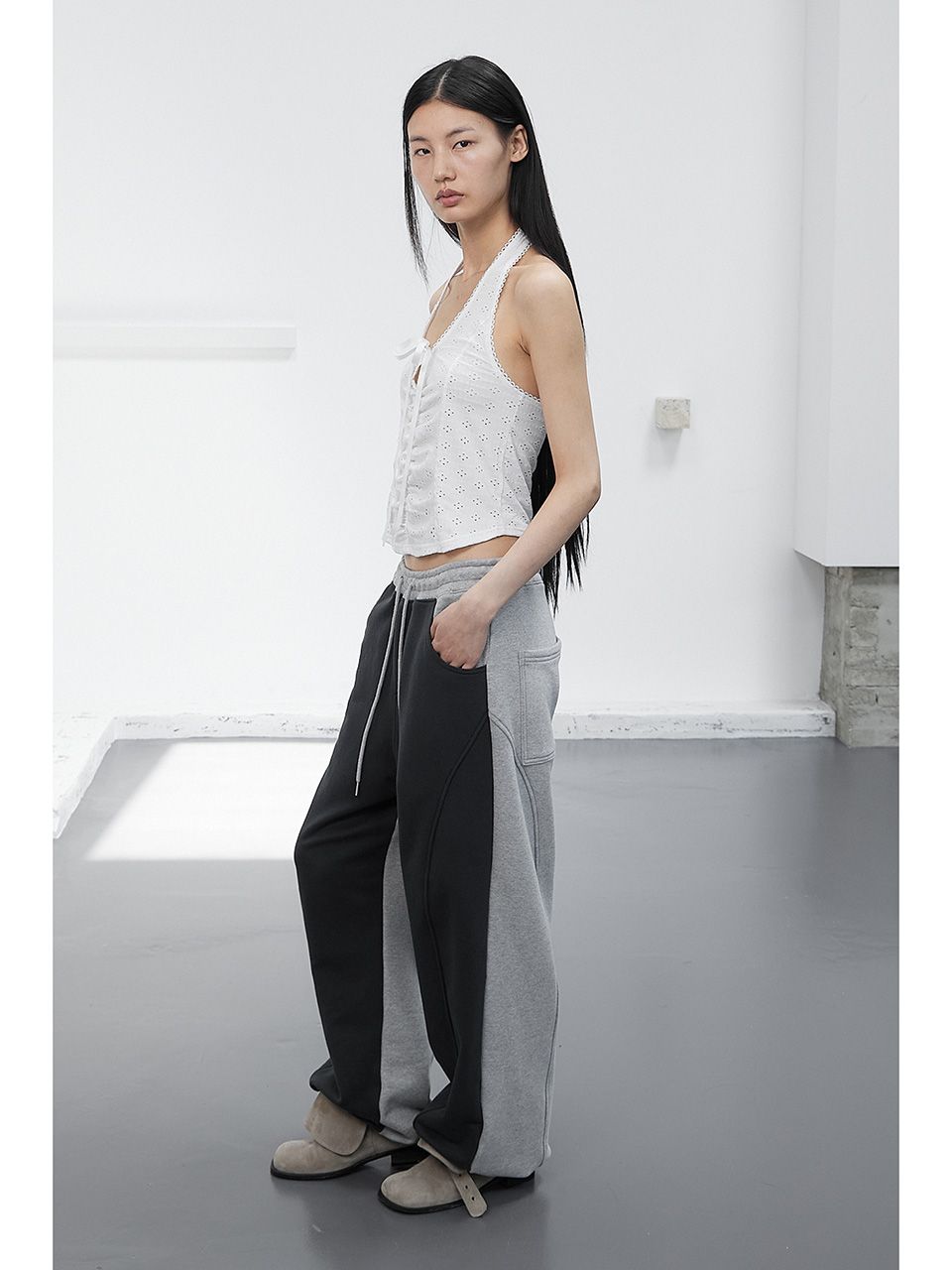 MUSINSA公式 | CERRIC REVERSE BANDING PANTS / CHARCOAL