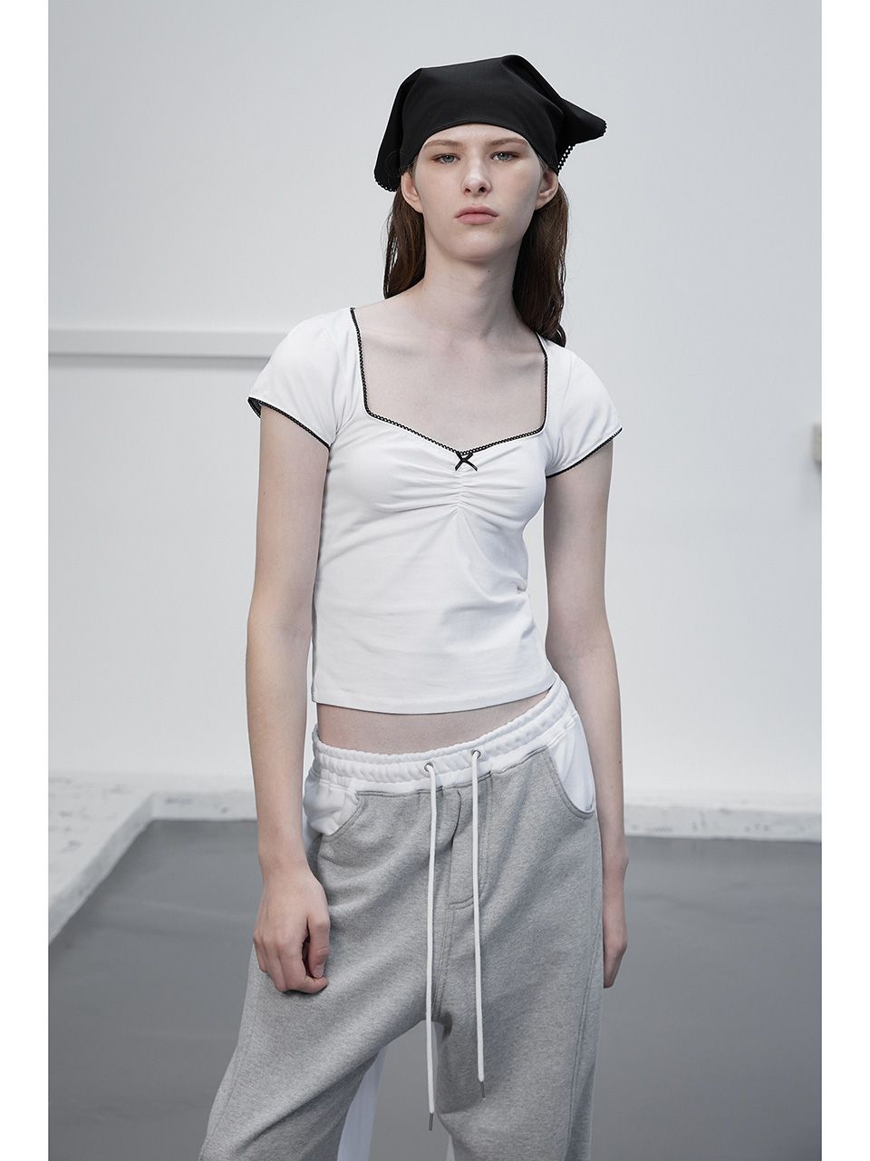 MUSINSA公式 | CERRIC RIBBON LACE HALF TOP / WHITE