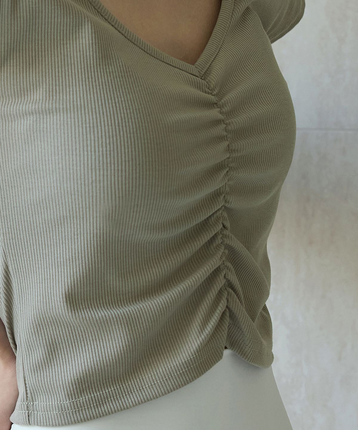 데비웨어(DEVIWEAR) 줄리 셔링 캡 슬리브 DEVI-T0130-샌드
