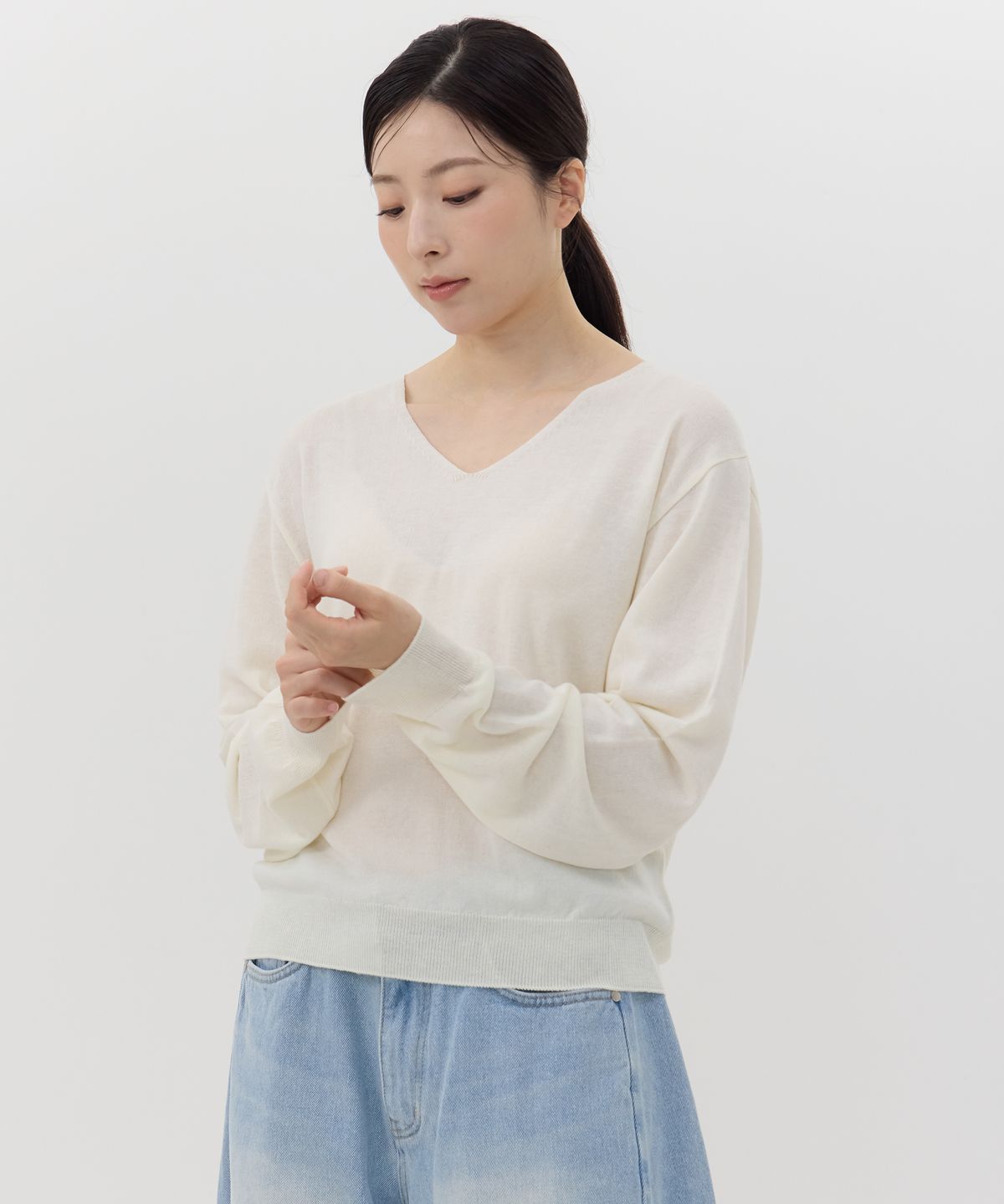 꼼마(CCOMA) CMK01 브이넥 아이보리 스웨터
