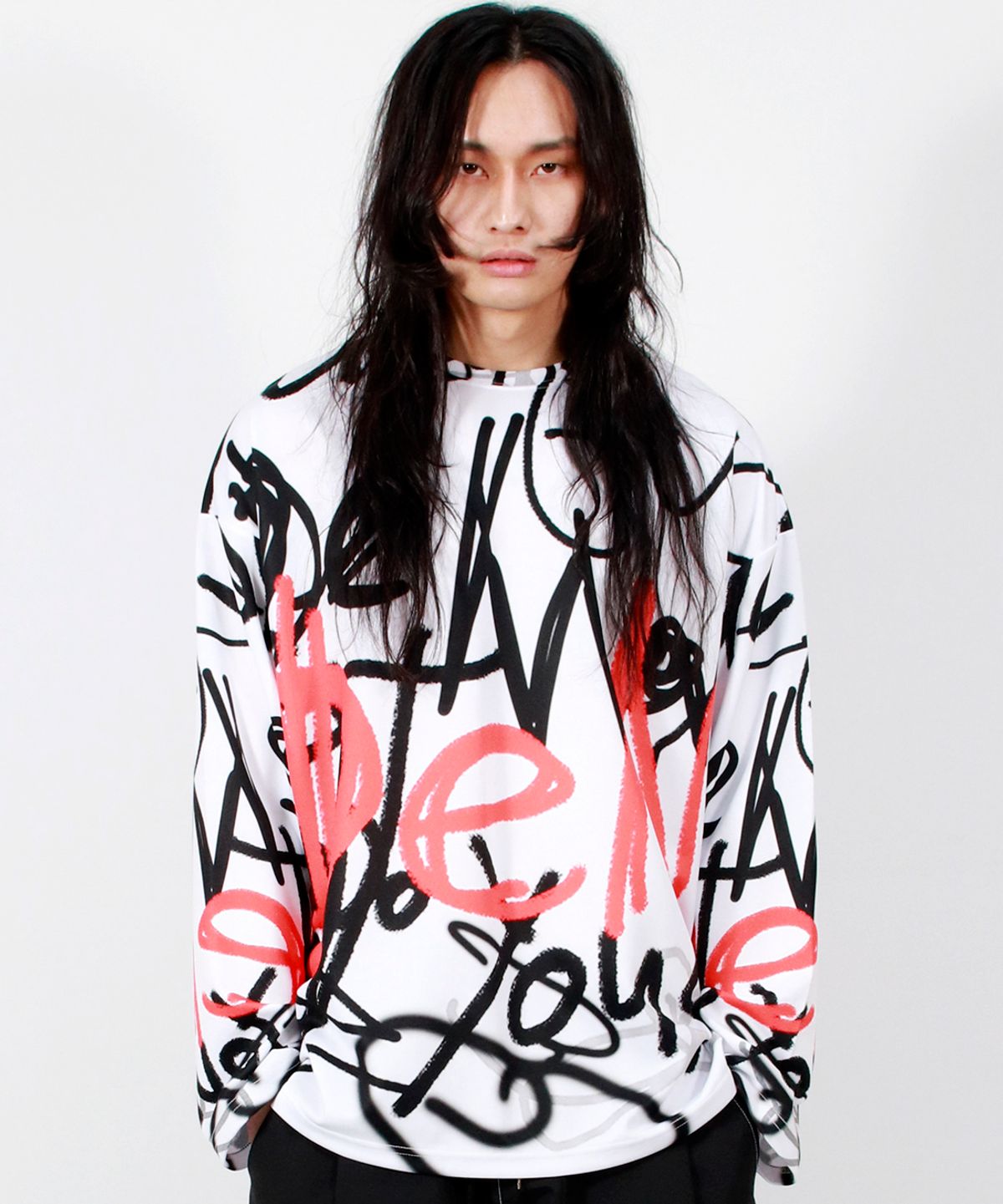 드마크(DEMARC) M STREET GRAFFITI OVERSIZED LONG-SLEEVE T-SHIRT
