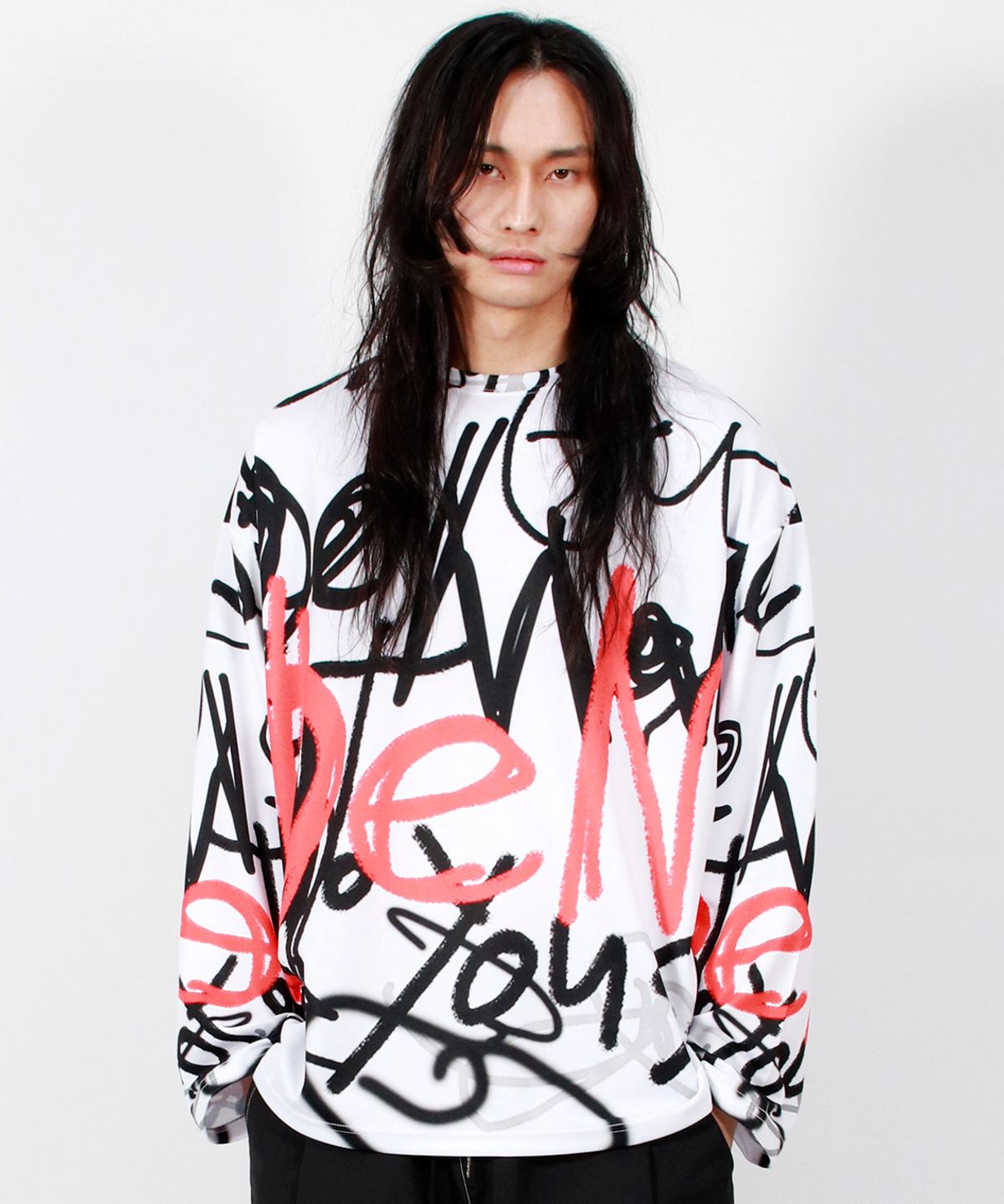 드마크(DEMARC) M STREET GRAFFITI OVERSIZED LONG-SLEEVE T-SHIRT