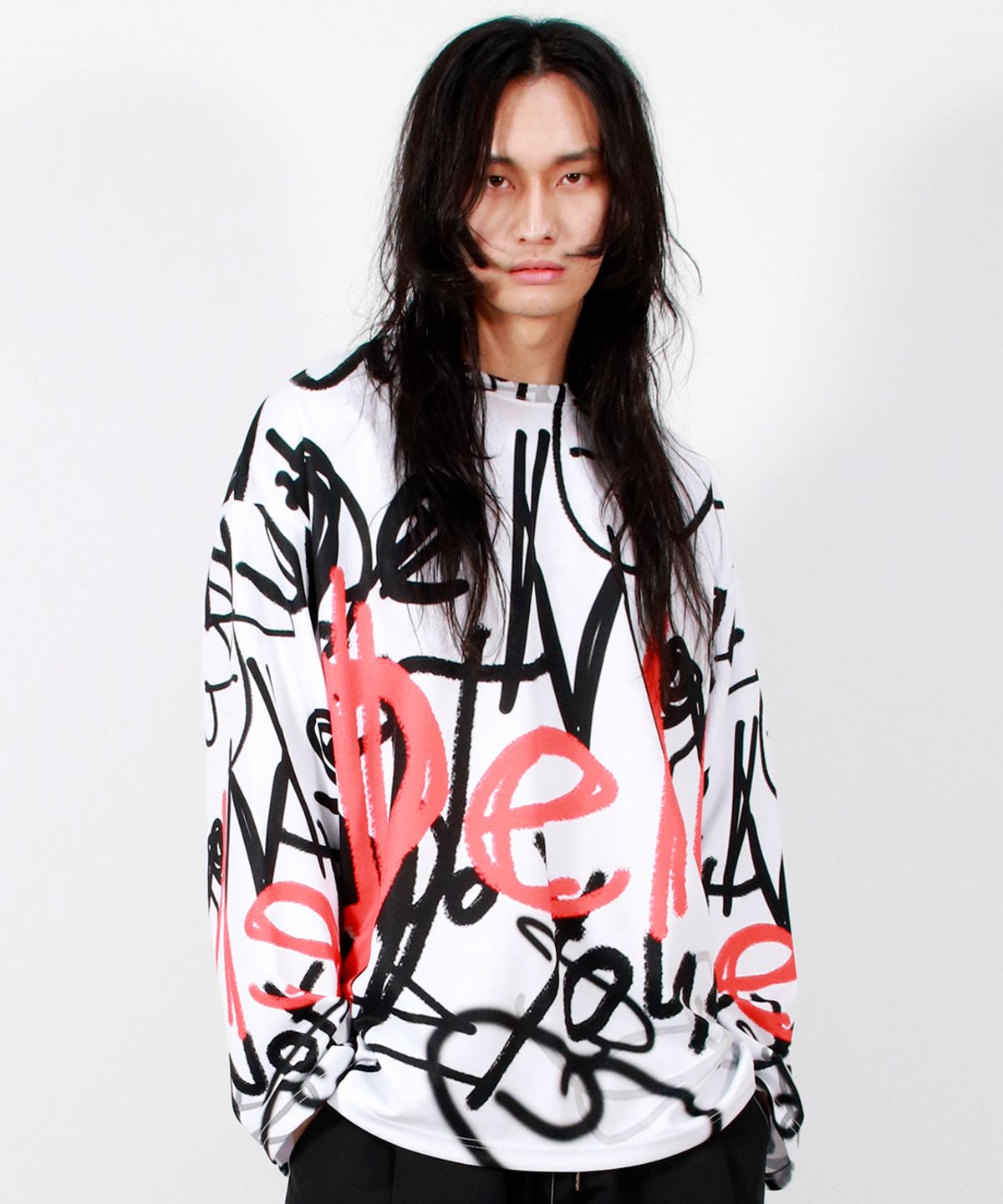 드마크(DEMARC) M STREET GRAFFITI OVERSIZED LONG-SLEEVE T-SHIRT
