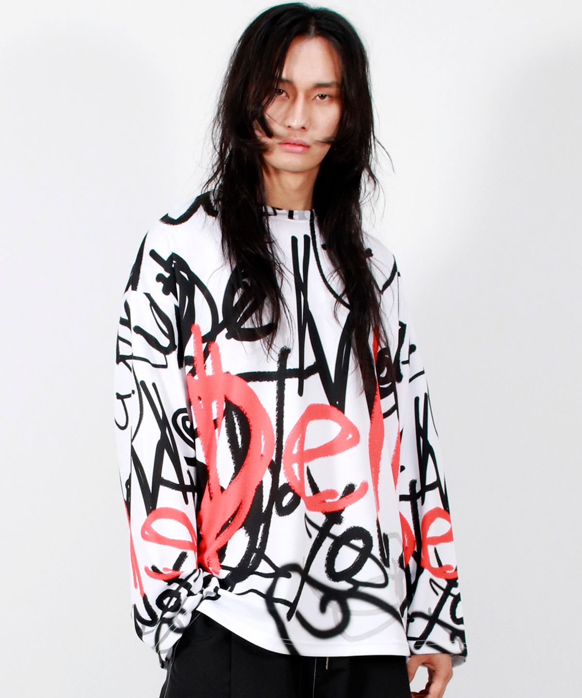 드마크(DEMARC) M STREET GRAFFITI OVERSIZED LONG-SLEEVE T-SHIRT
