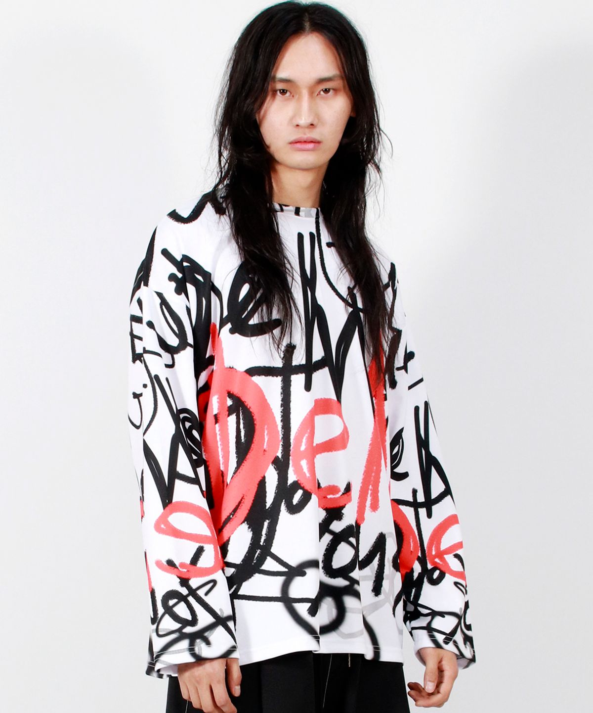 드마크(DEMARC) M STREET GRAFFITI OVERSIZED LONG-SLEEVE T-SHIRT