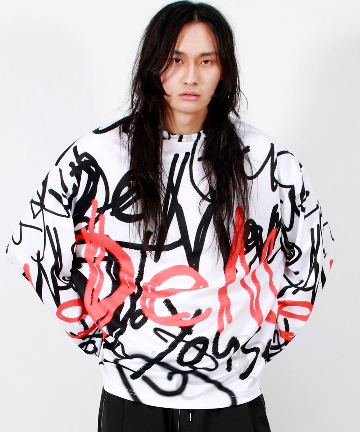 드마크(DEMARC) M STREET GRAFFITI OVERSIZED LONG-SLEEVE T-SHIRT