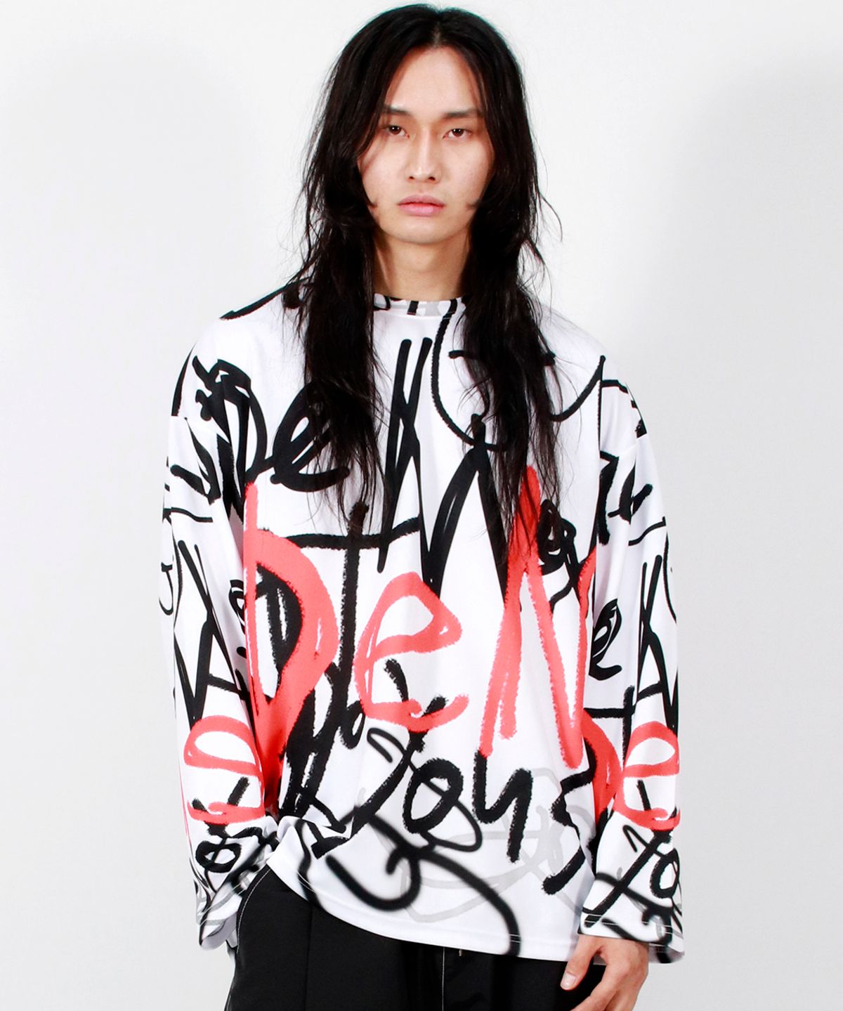 드마크(DEMARC) M STREET GRAFFITI OVERSIZED LONG-SLEEVE T-SHIRT