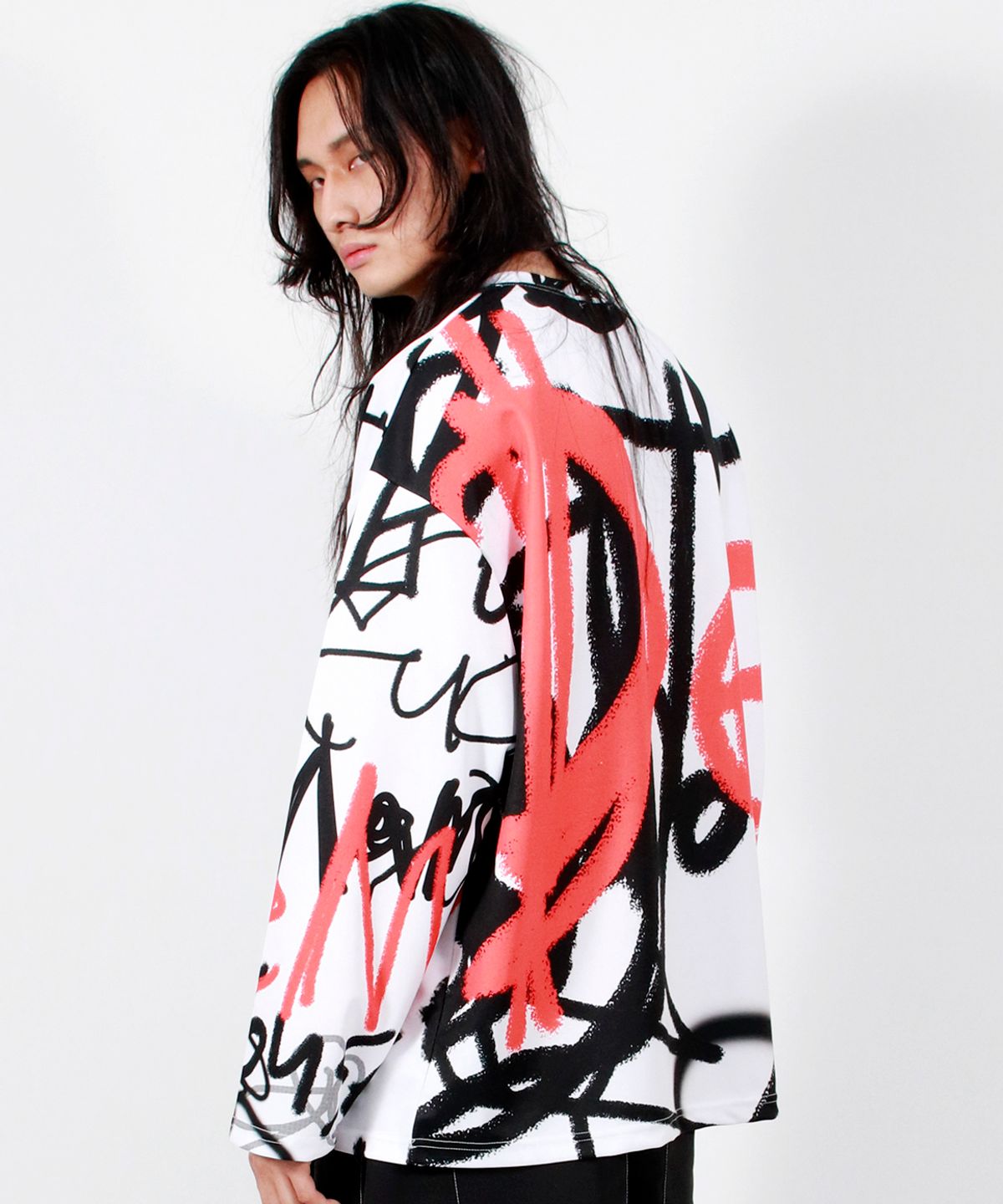 드마크(DEMARC) M STREET GRAFFITI OVERSIZED LONG-SLEEVE T-SHIRT