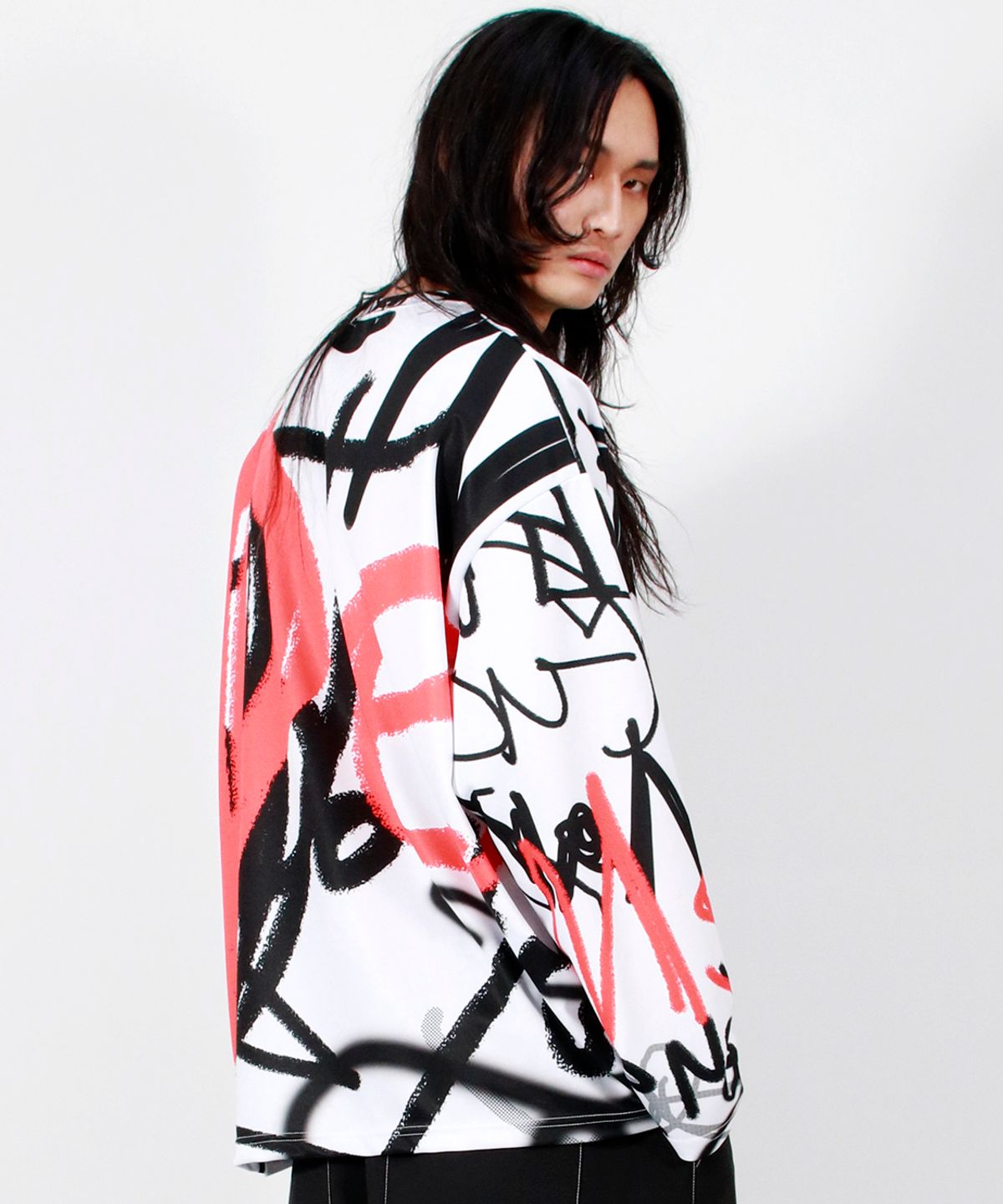 드마크(DEMARC) M STREET GRAFFITI OVERSIZED LONG-SLEEVE T-SHIRT