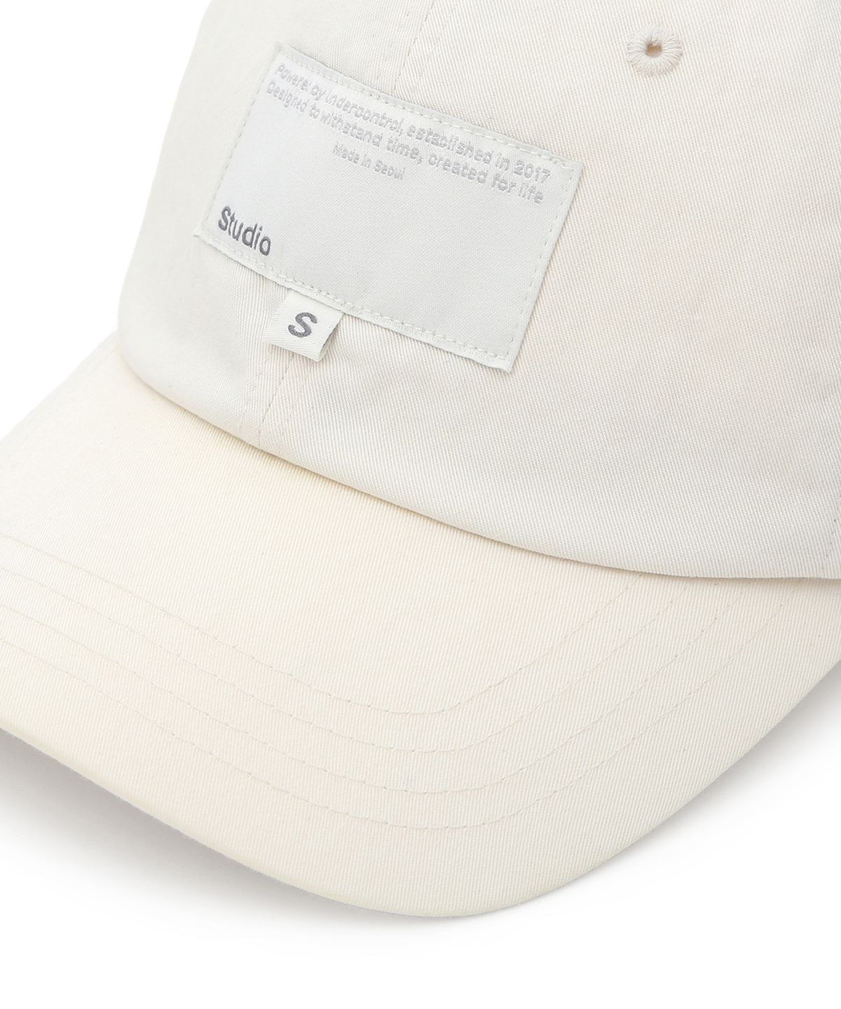 언더컨트롤 스튜디오(UNDERCONTROL STUDIO) 로고 라벨 포인트 워싱 코튼 베이직 볼캡 BALL CAP / S LABEL / WASHED IVORY