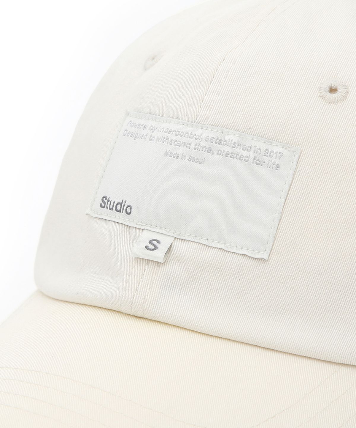 언더컨트롤 스튜디오(UNDERCONTROL STUDIO) 로고 라벨 포인트 워싱 코튼 베이직 볼캡 BALL CAP / S LABEL / WASHED IVORY