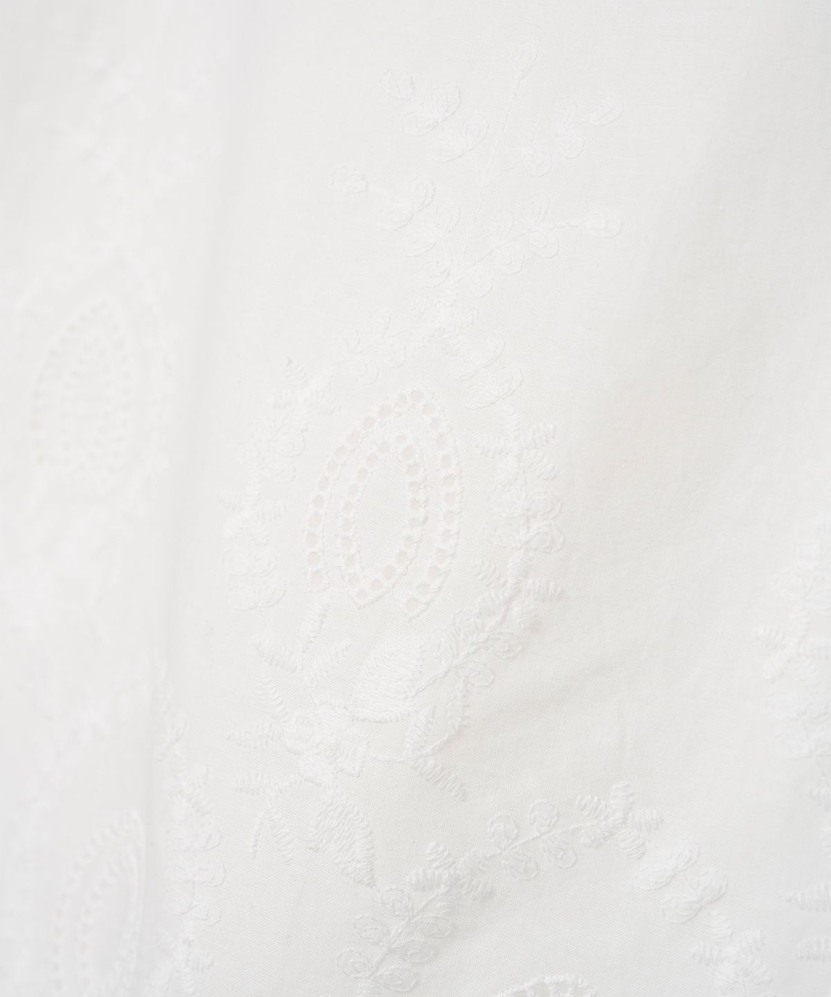 밀로 우먼(MILLO WOMEN) 스칼럽 레이스 블라우스 [화이트]