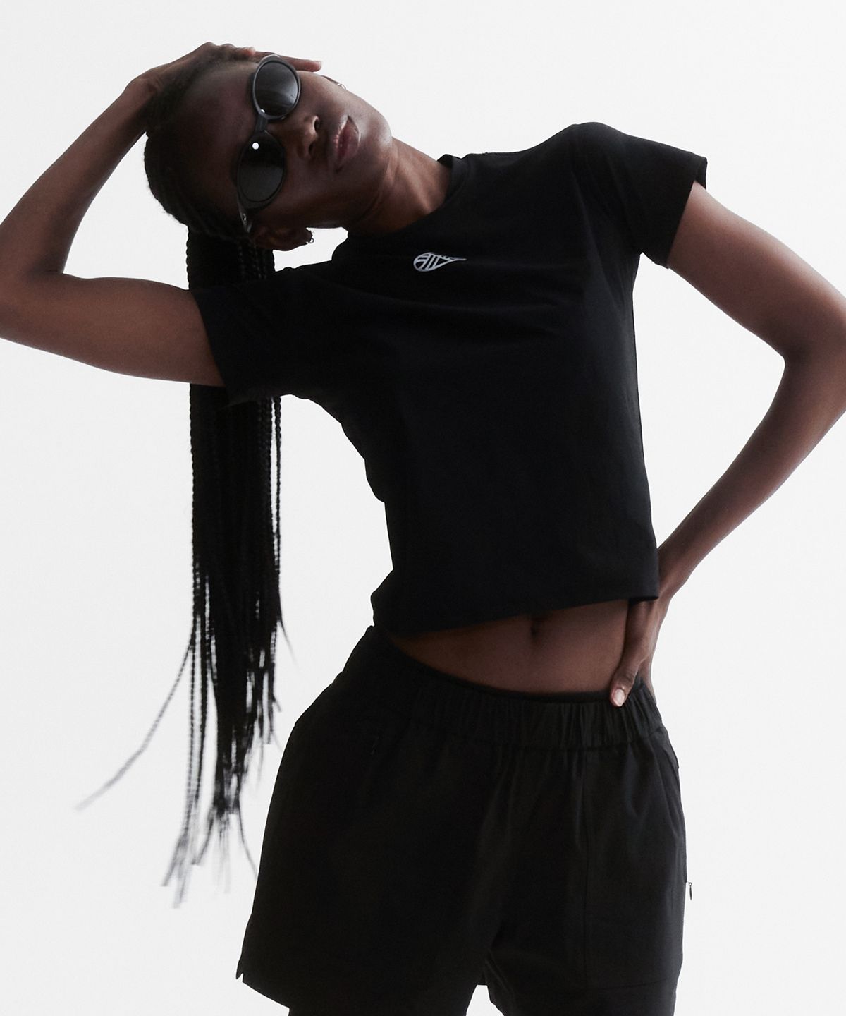 미나수(MENASOO) VENODE Small Track Logo Active Tshirts_Black (Crop Fit)