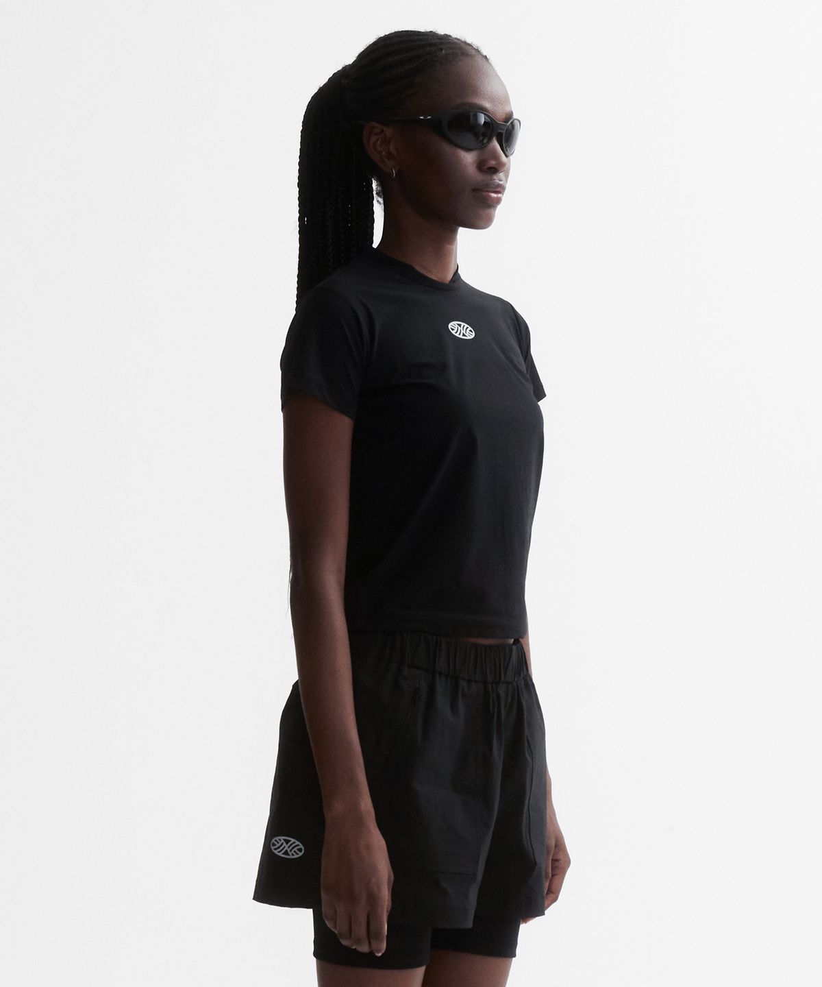 미나수(MENASOO) VENODE Small Track Logo Active Tshirts_Black (Crop Fit)