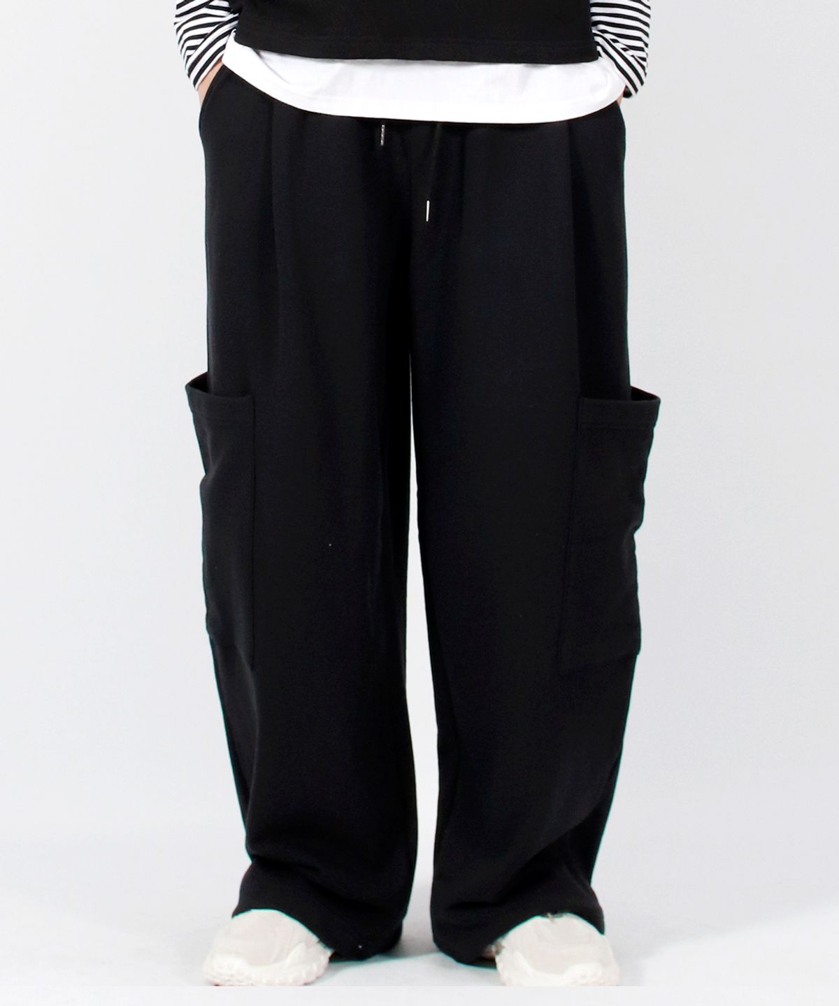 드마크(DEMARC) M SIDE POCKET WIDE ONE-TUCK REAL STREET SWEAT PANTS BLACK