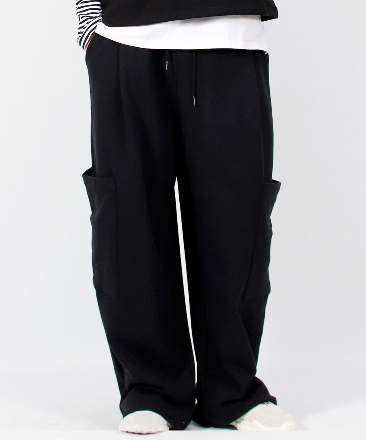 드마크(DEMARC) M SIDE POCKET WIDE ONE-TUCK REAL STREET SWEAT PANTS BLACK